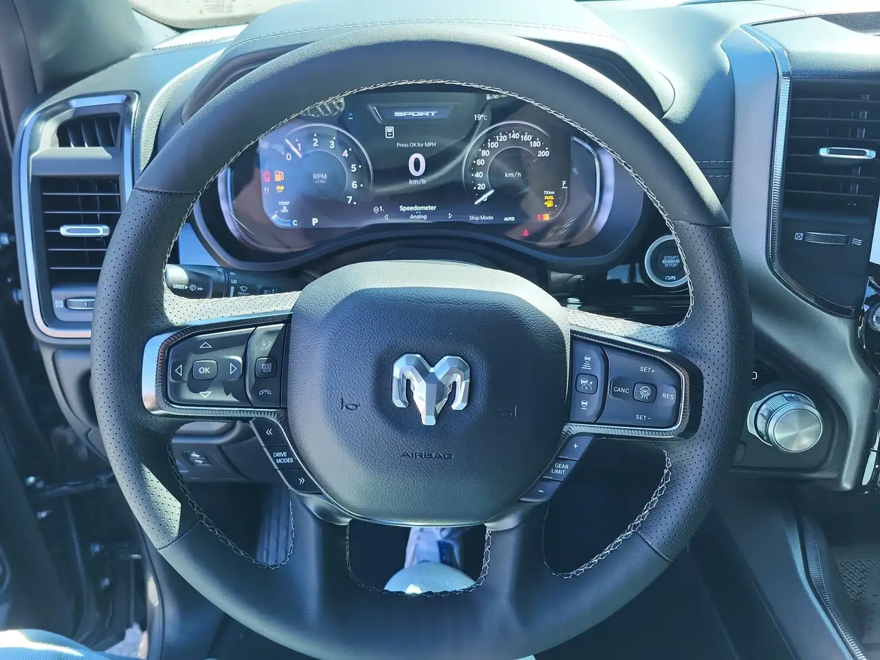 RAM 1500 снимка RAM 1500