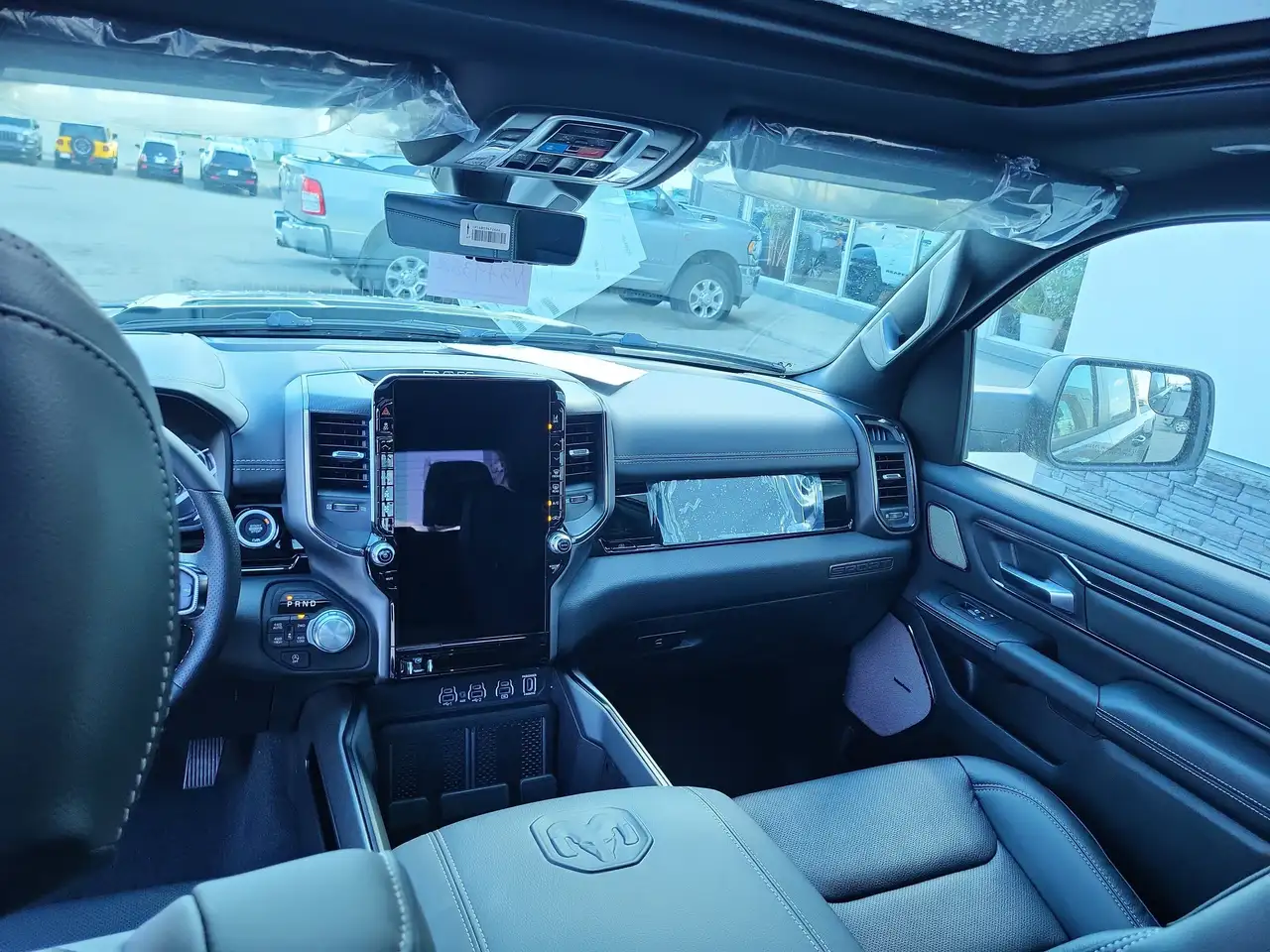 RAM 1500 снимка RAM 1500
