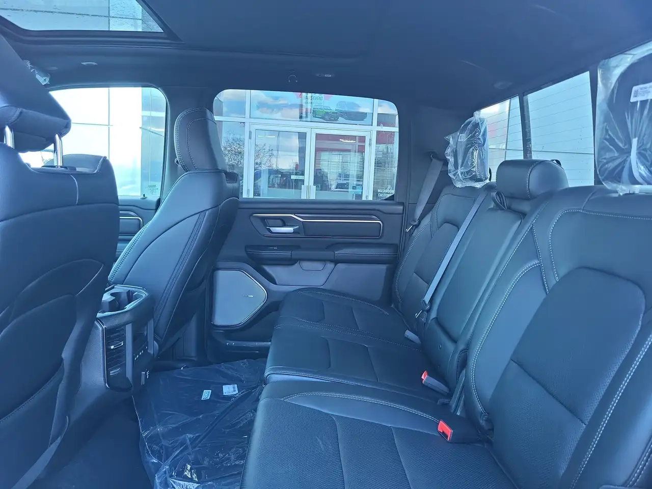 RAM 1500 снимка RAM 1500