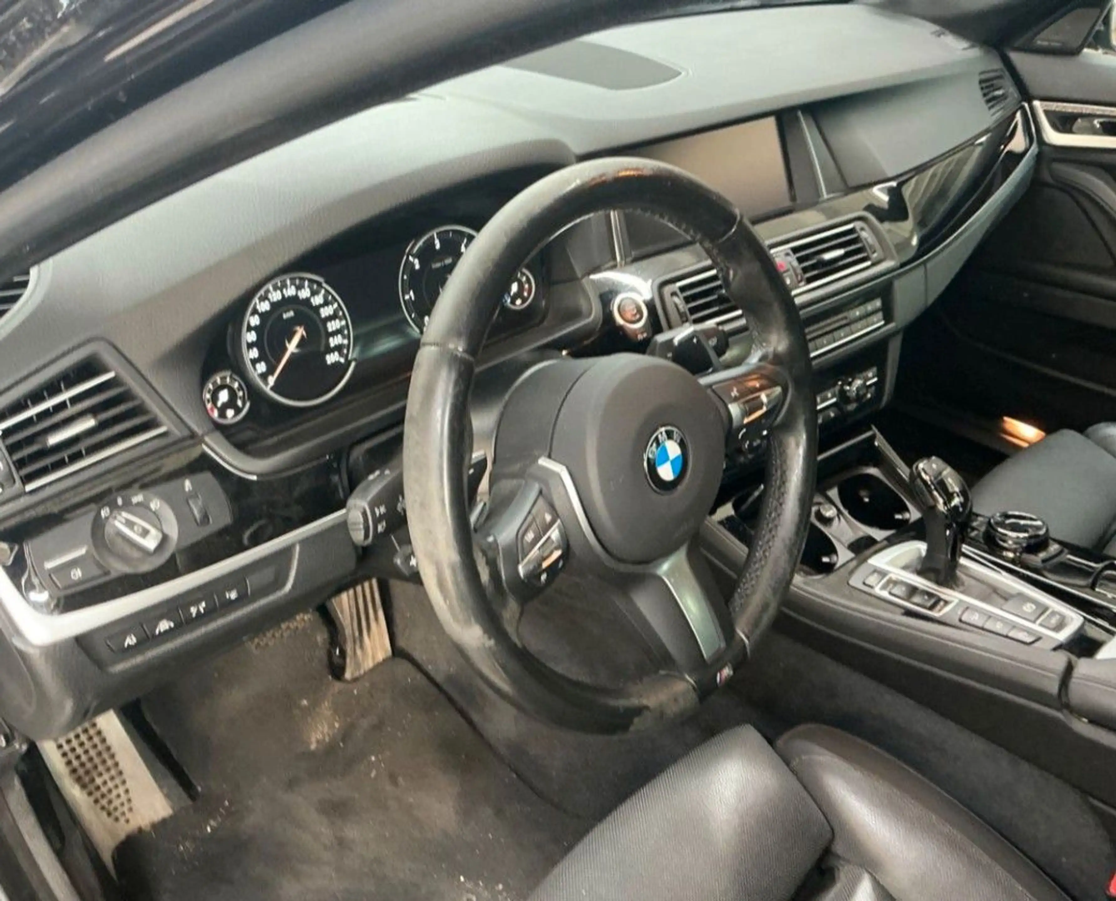 BMW 535 d xDrive Touring M Paket°LED°H&K°PANO°STHZ — photo 10