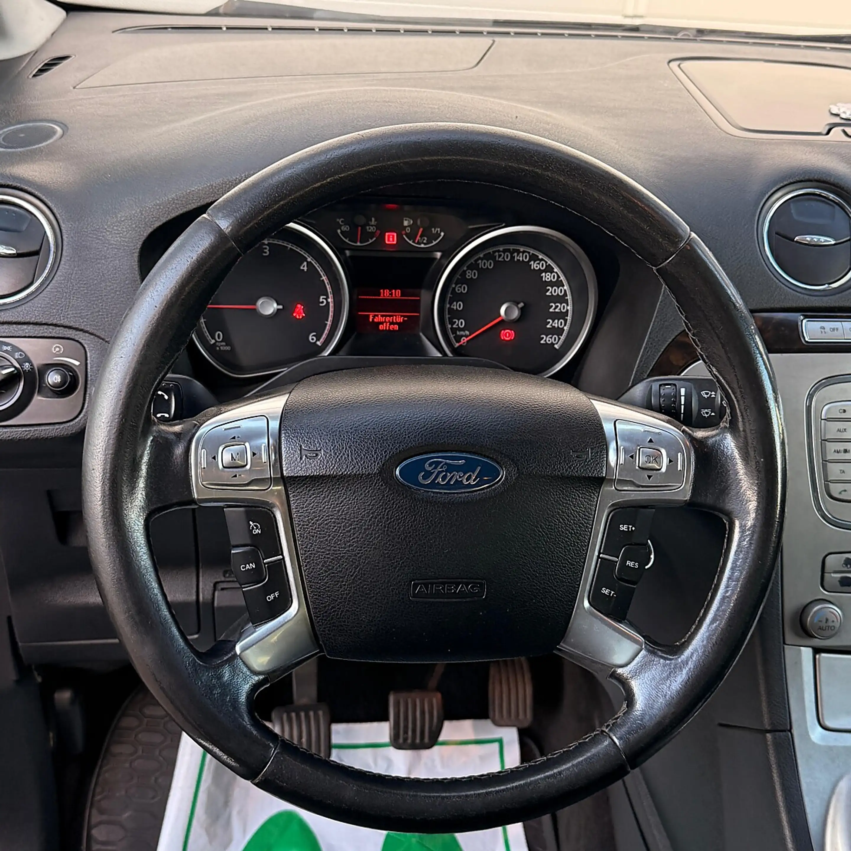 Ford Galaxy Ghia 2,0 TDCi DPF — photo 6