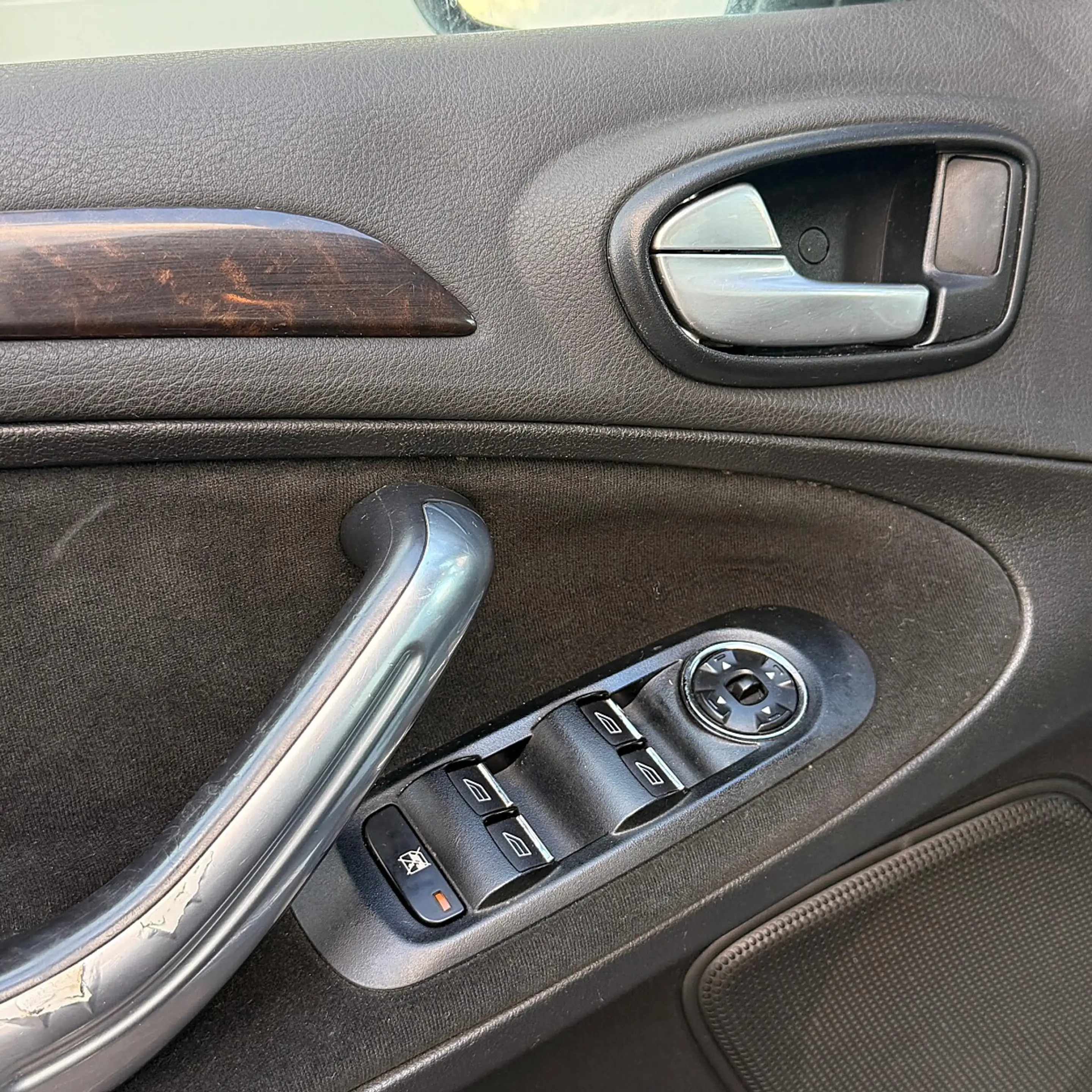 Ford Galaxy Ghia 2,0 TDCi DPF — photo 10