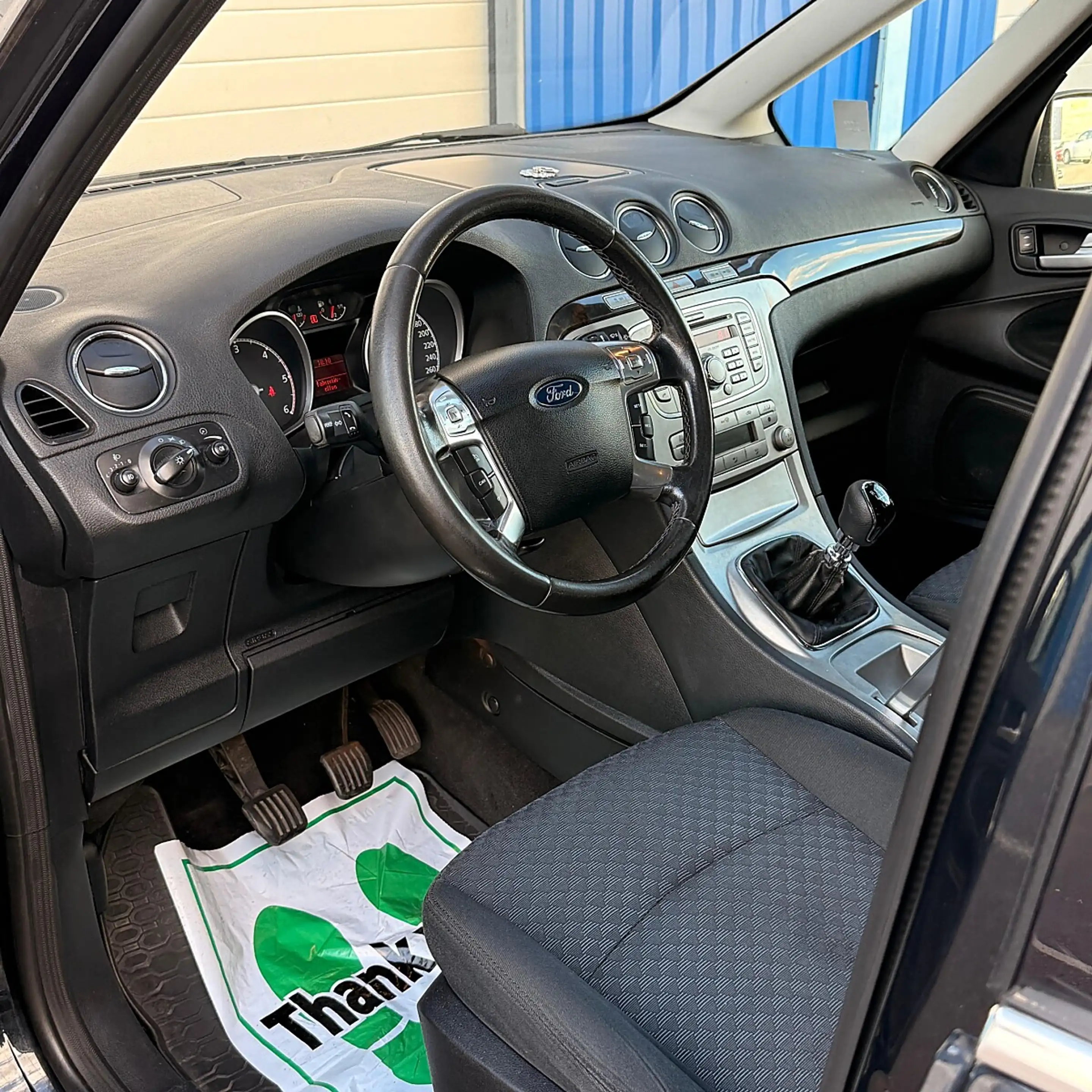Ford Galaxy Ghia 2,0 TDCi DPF — photo 7