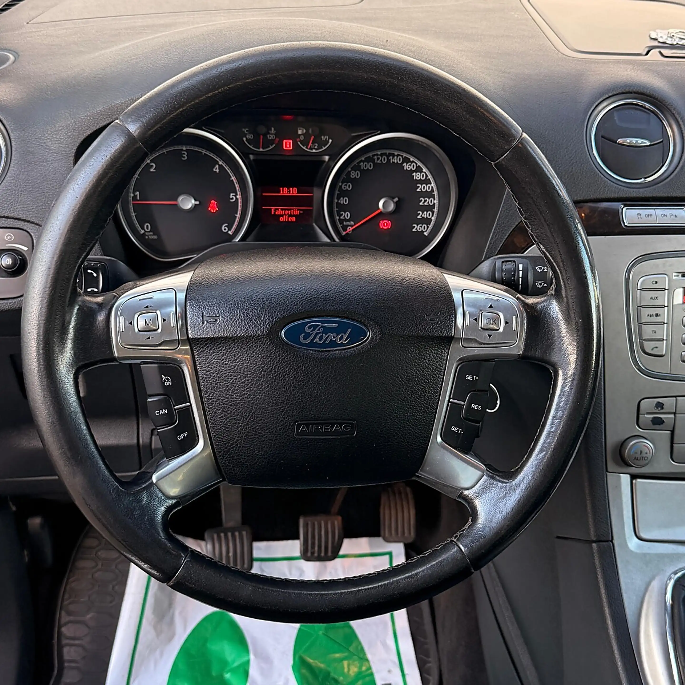 Ford Galaxy Ghia 2,0 TDCi DPF — photo 8