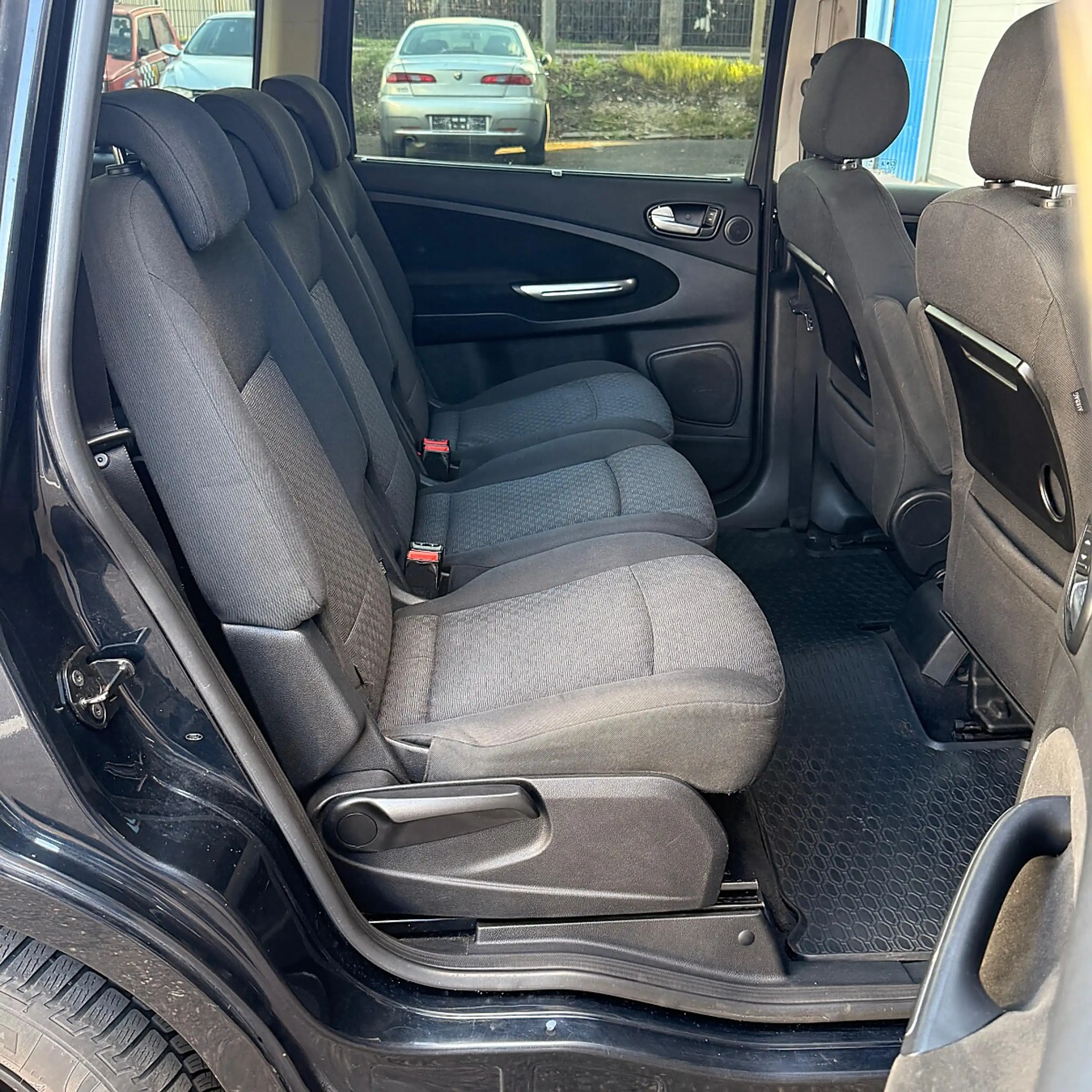 Ford Galaxy Ghia 2,0 TDCi DPF — photo 14