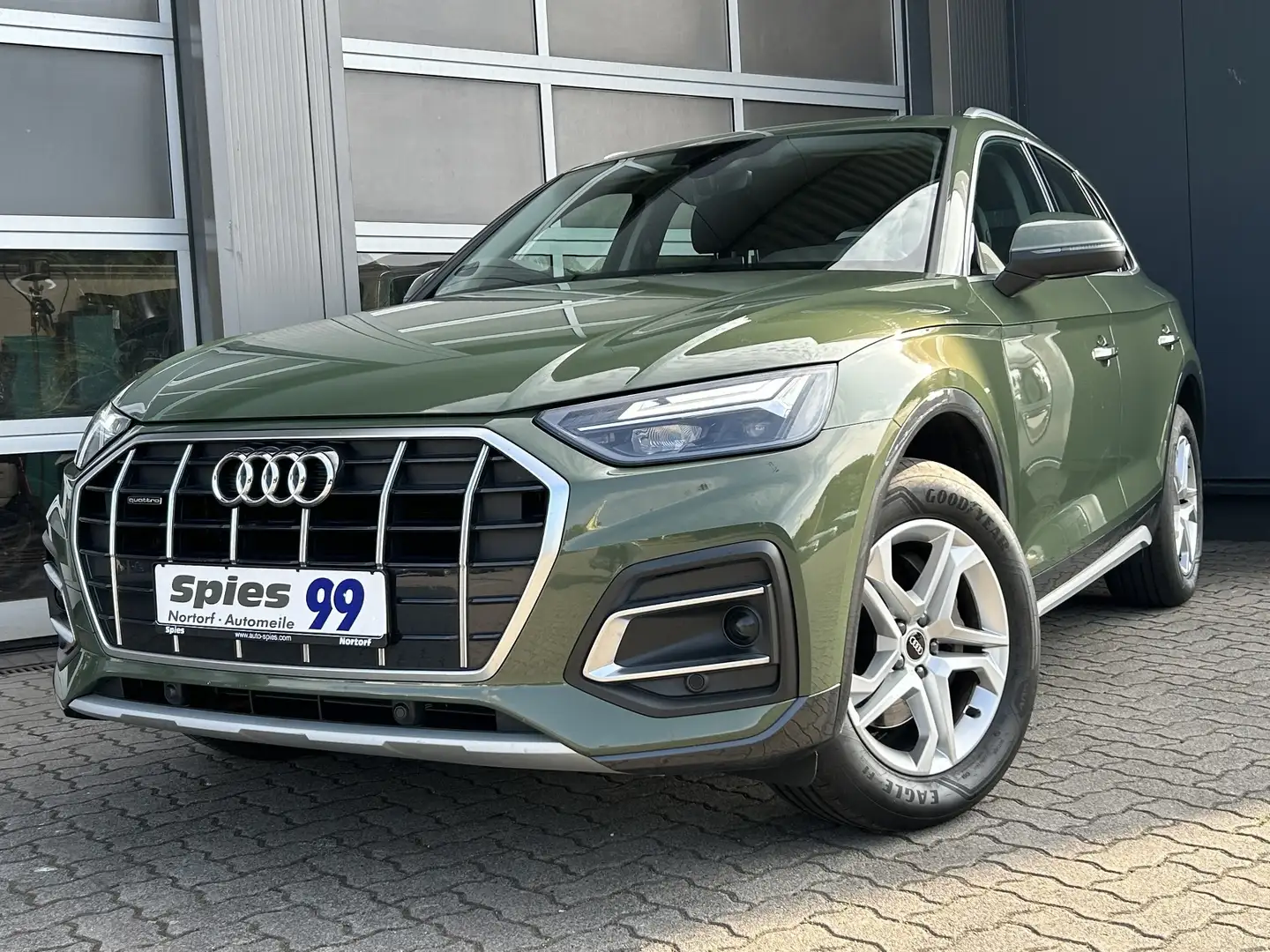 Audi Q5 40 TDI Quattro Advanced LED ACC Shz AHK Grün - 2