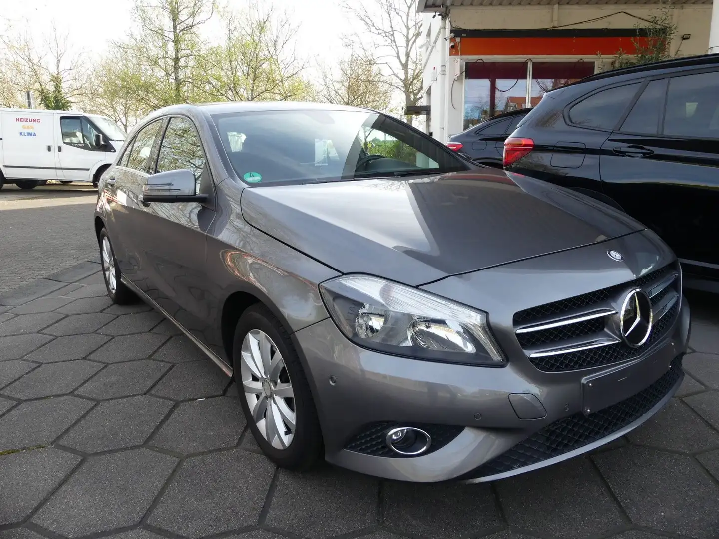 Mercedes-Benz A 180 BlueEfficiency Teilleder Navi Tempom ASST Gris - 2