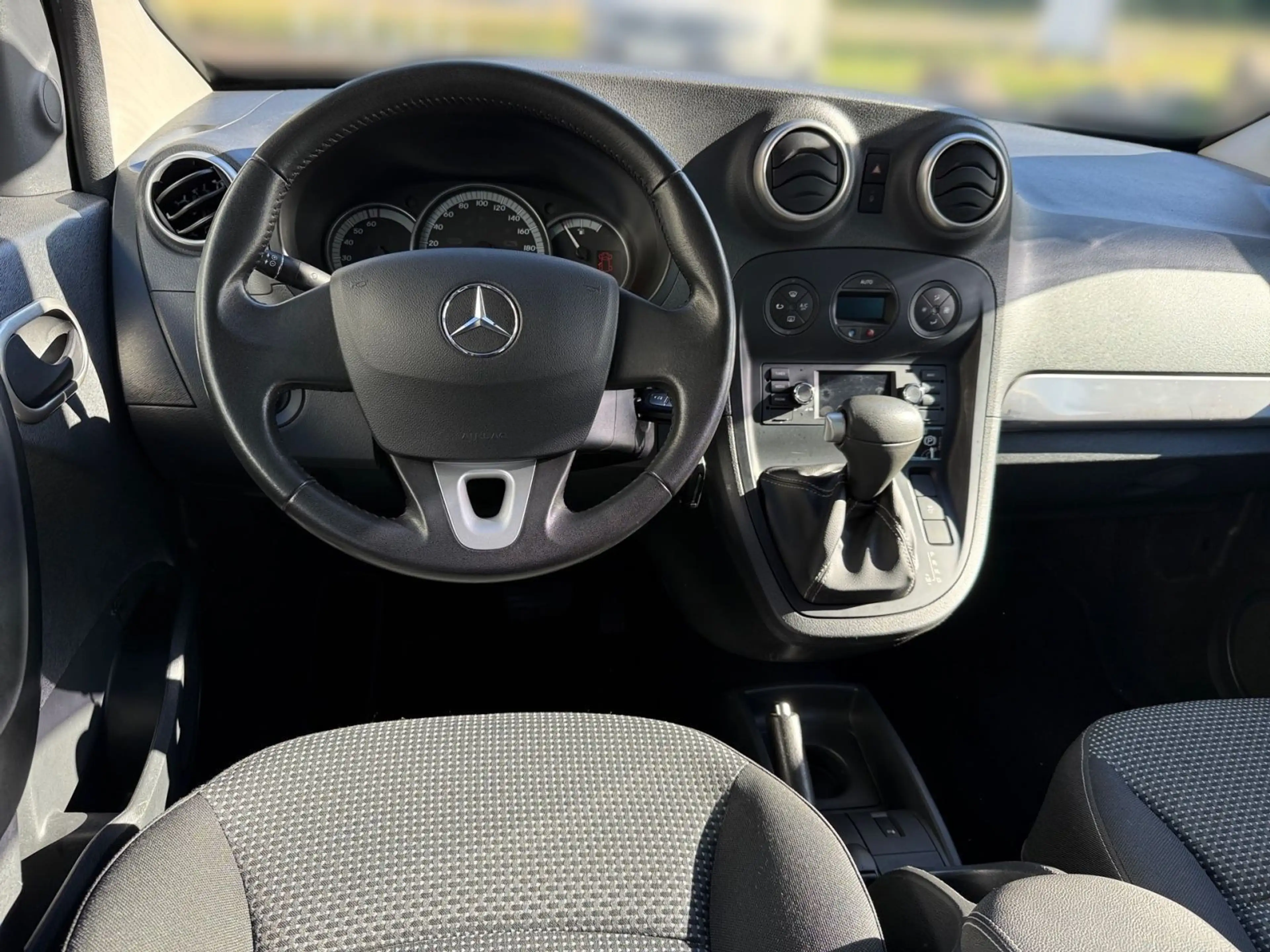 Mercedes-Benz Citan Kombi Automatik 112 lang / Ganzjahresreife — photo 11