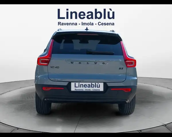 Volvo XC40 view 4