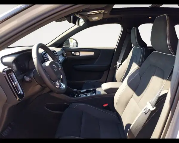 Volvo XC40 view 10