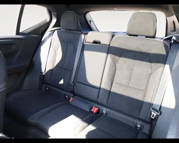 Volvo XC40 view 15