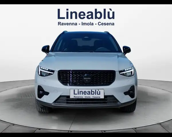 Volvo XC40 view 8