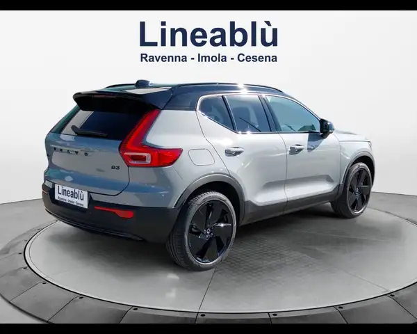 Volvo XC40 view 5