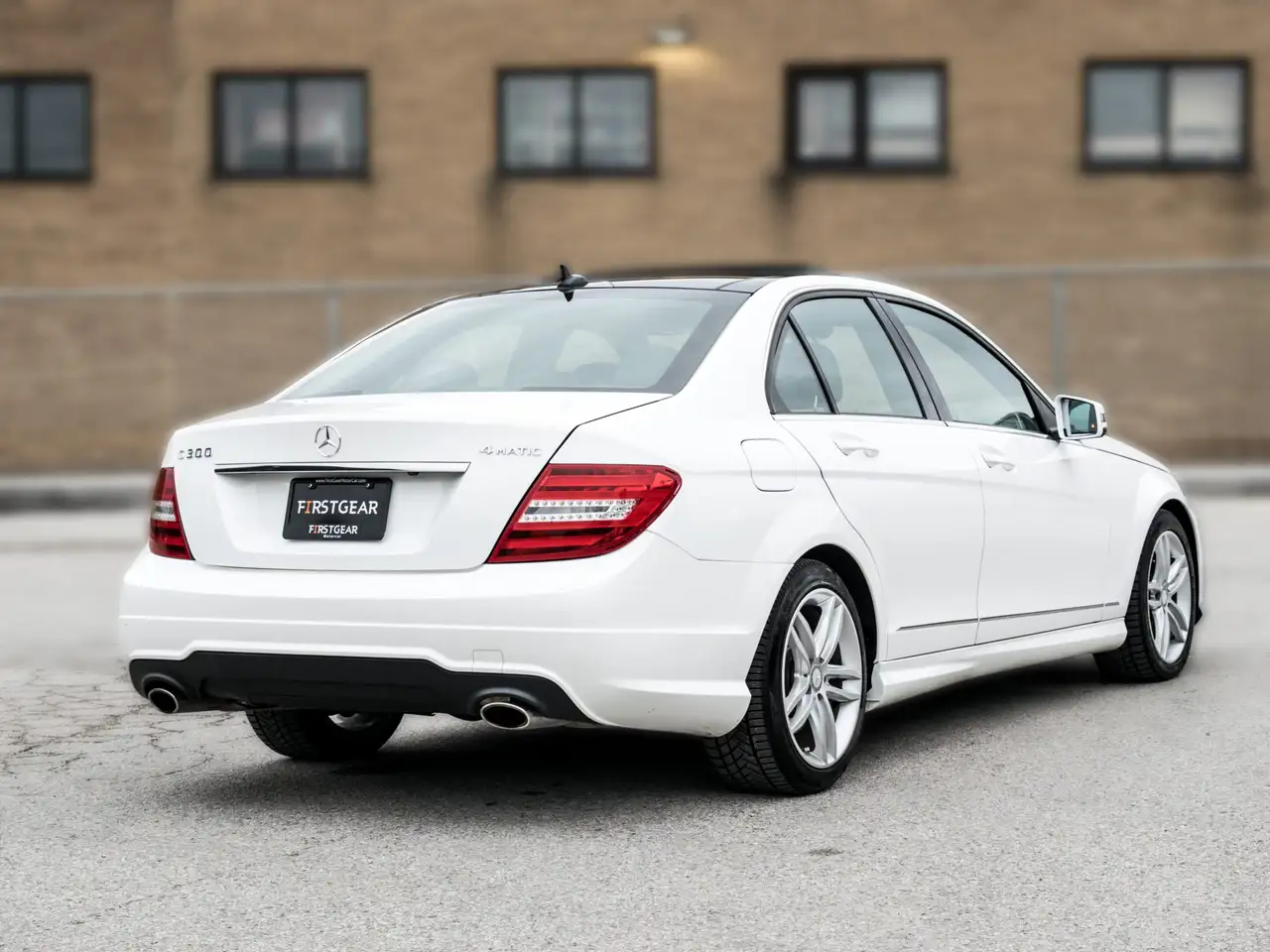 Mercedes-Benz C-Class снимка Mercedes-Benz C-Class