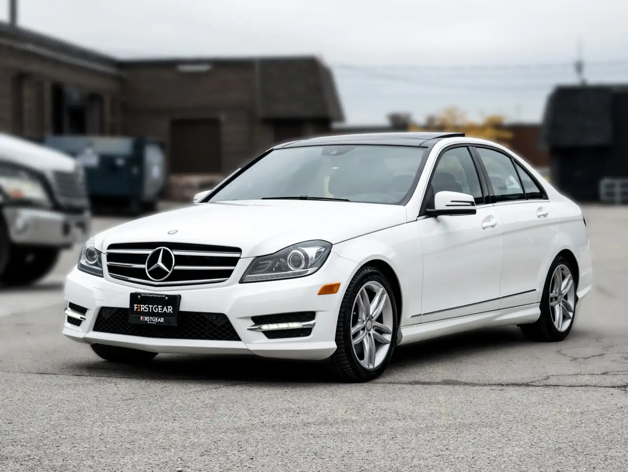 Mercedes-Benz C-Class снимка Mercedes-Benz C-Class