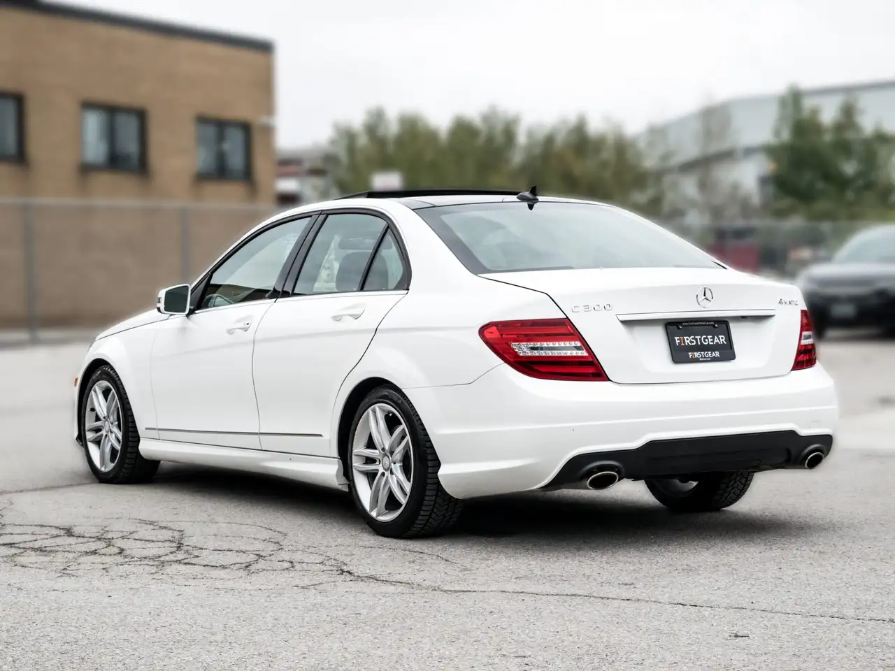 Mercedes-Benz C-Class снимка Mercedes-Benz C-Class