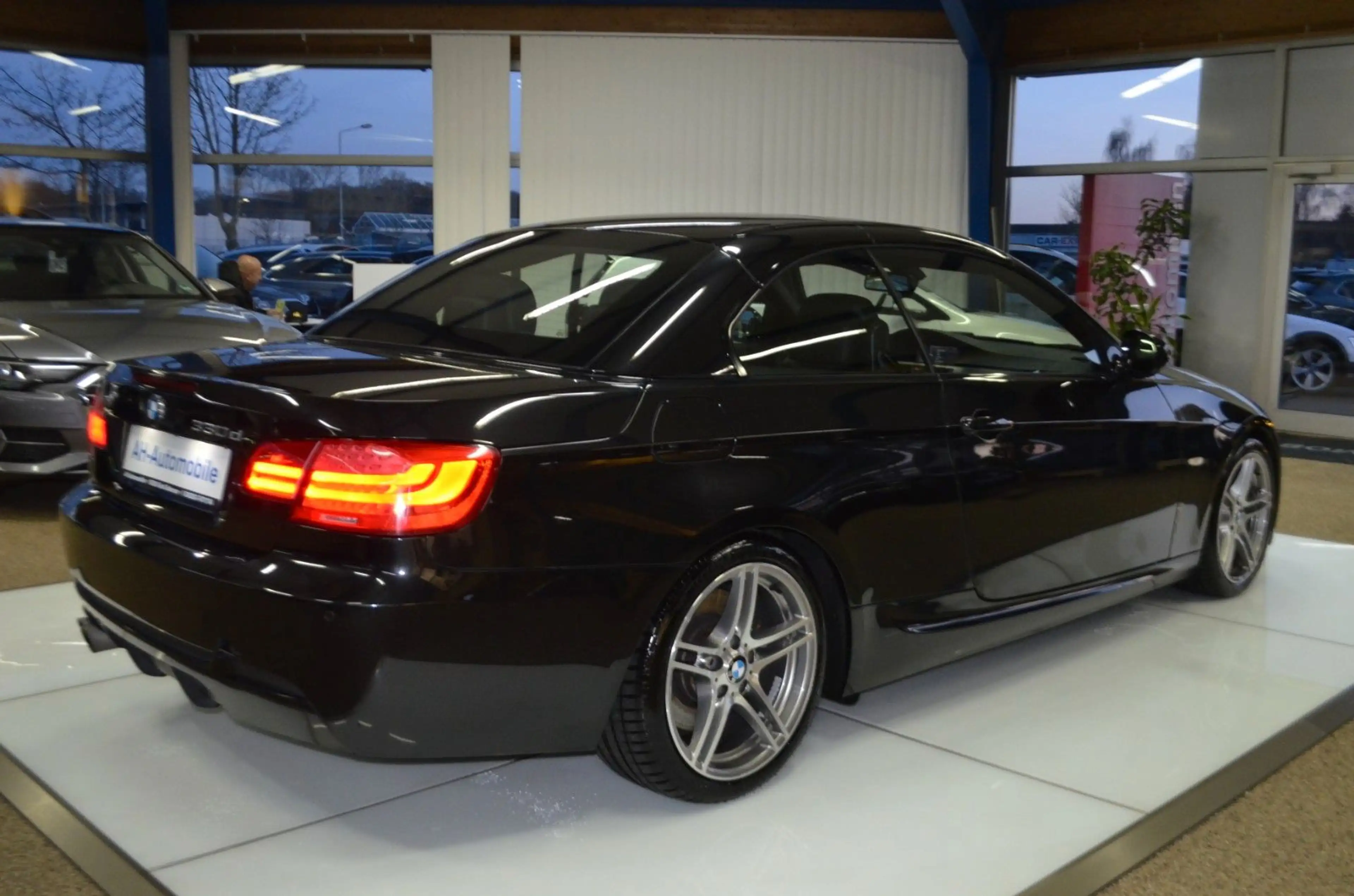 BMW 330 d Cabrio M-PAKET XENON / NAVI / LEDER / PDC — photo 9