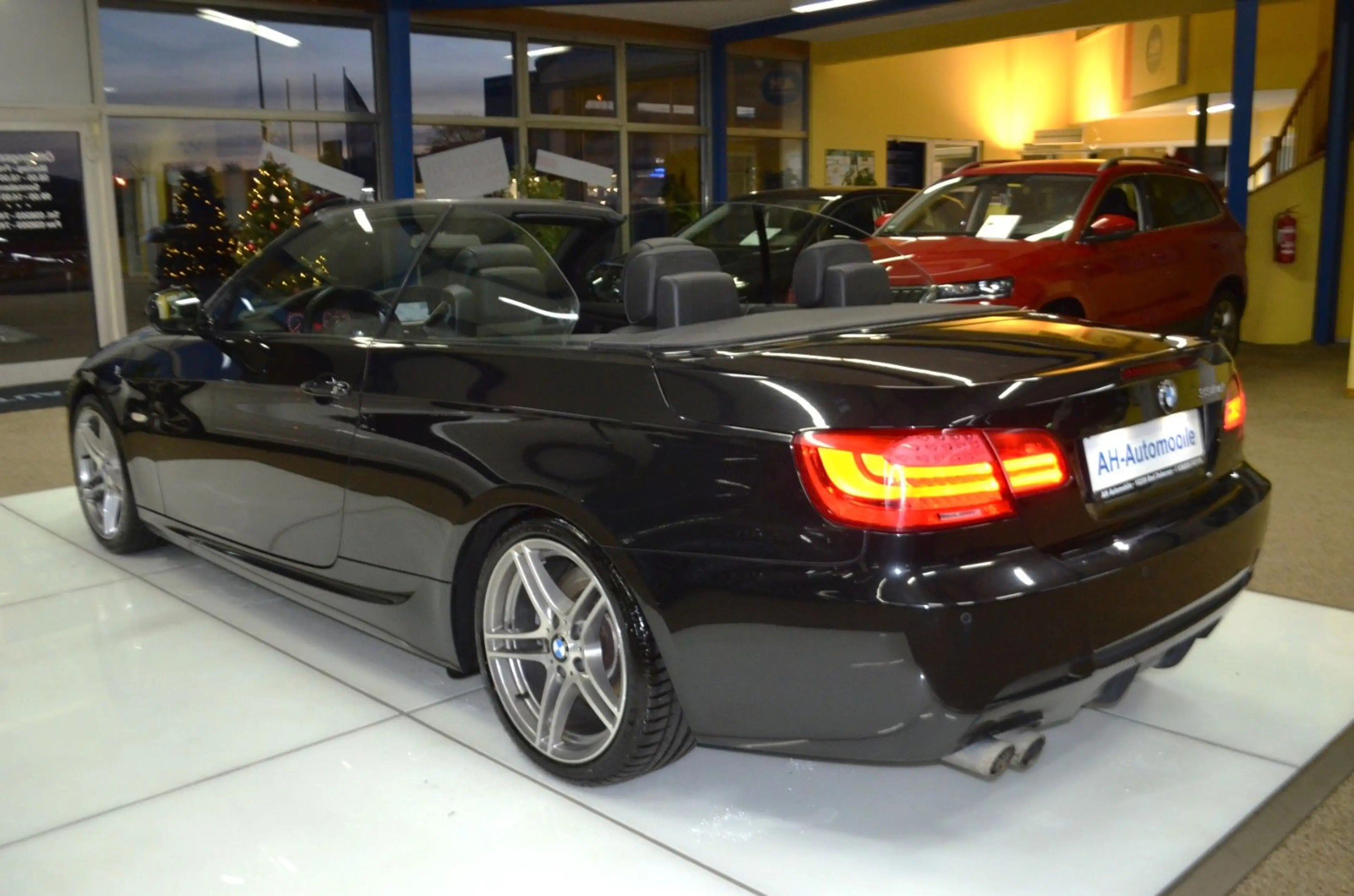 BMW 330 d Cabrio M-PAKET XENON / NAVI / LEDER / PDC — photo 3