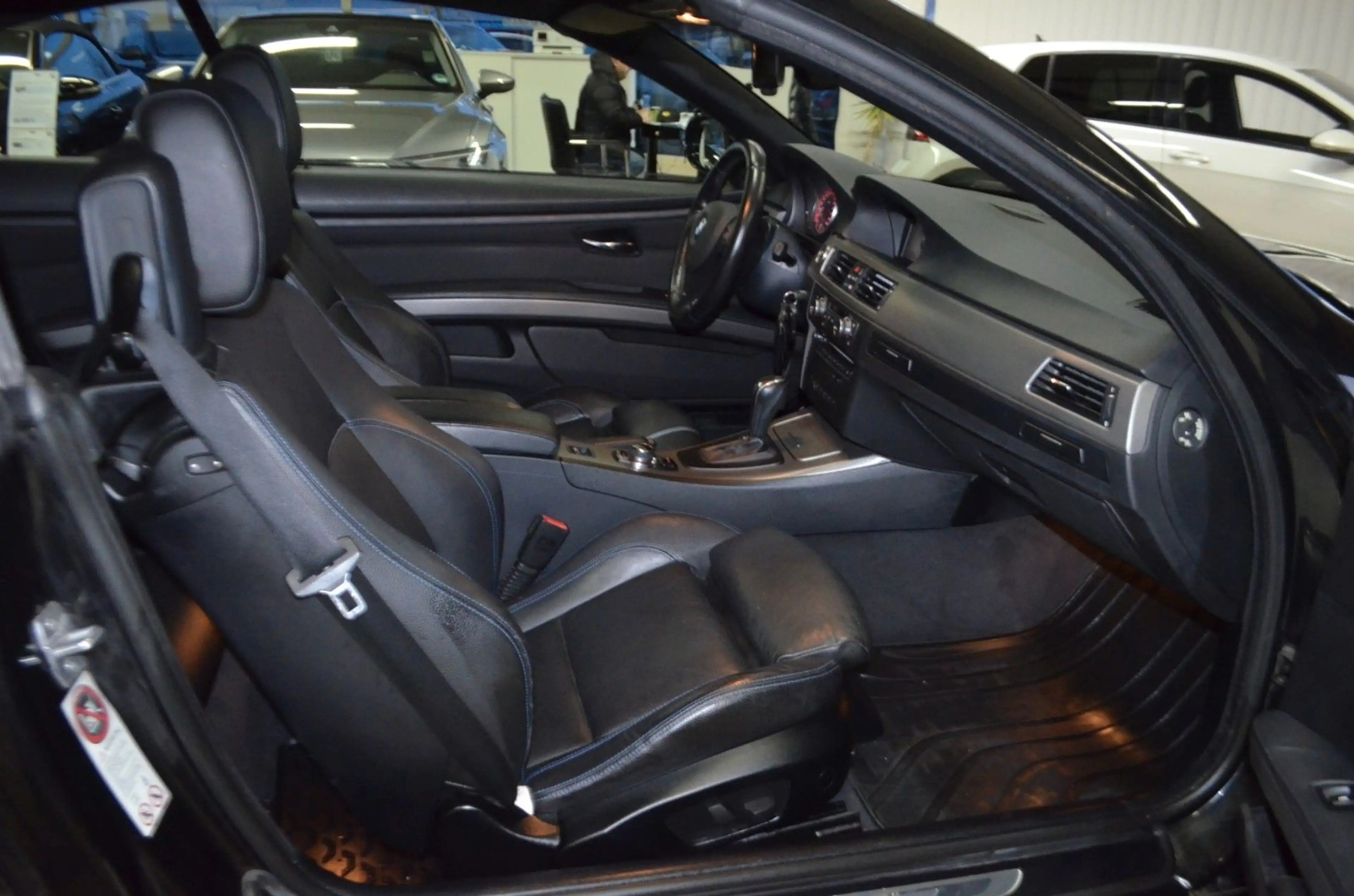 BMW 330 d Cabrio M-PAKET XENON / NAVI / LEDER / PDC — photo 12