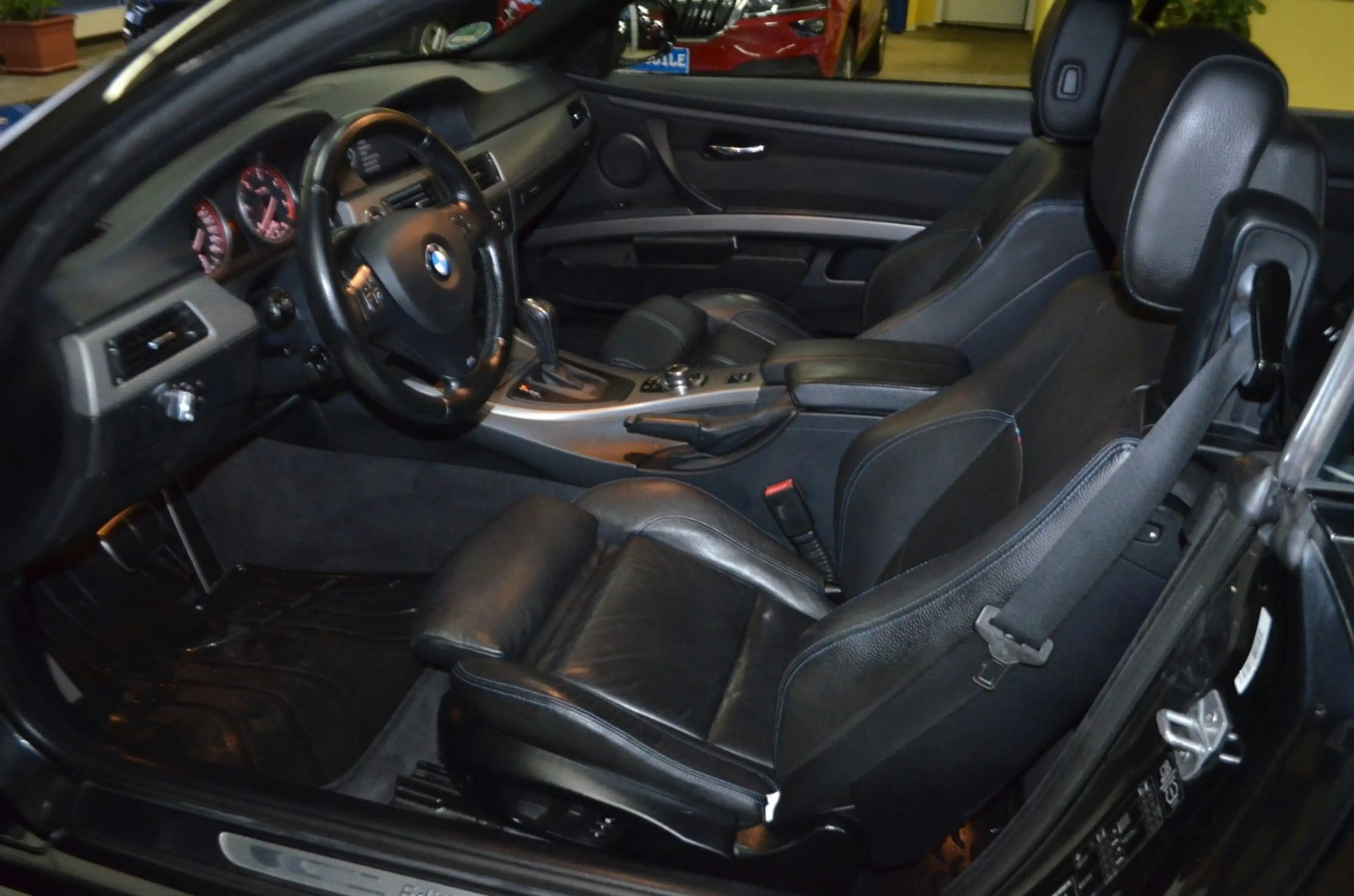 BMW 330 d Cabrio M-PAKET XENON / NAVI / LEDER / PDC — photo 15