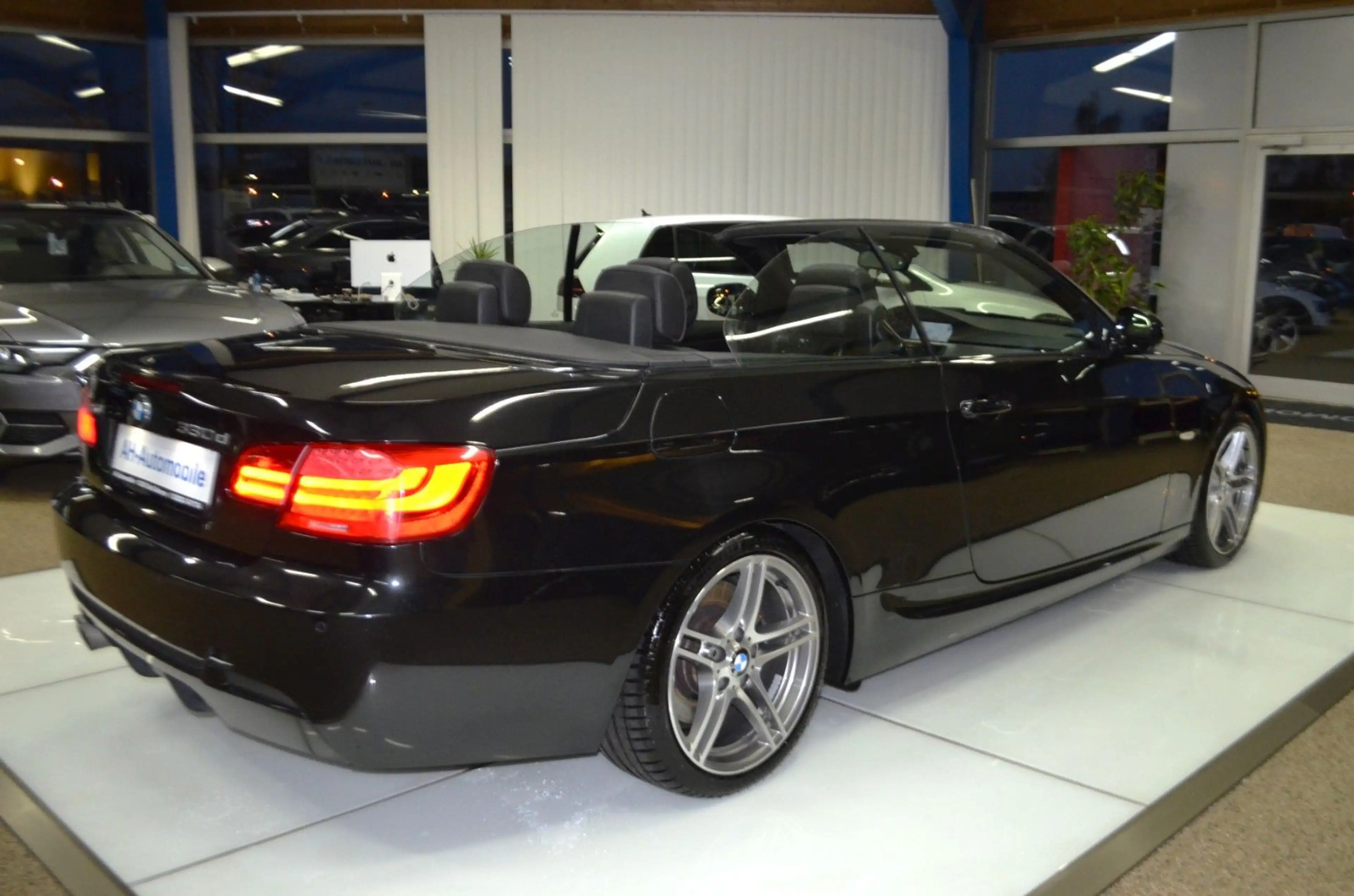 BMW 330 d Cabrio M-PAKET XENON / NAVI / LEDER / PDC — photo 4
