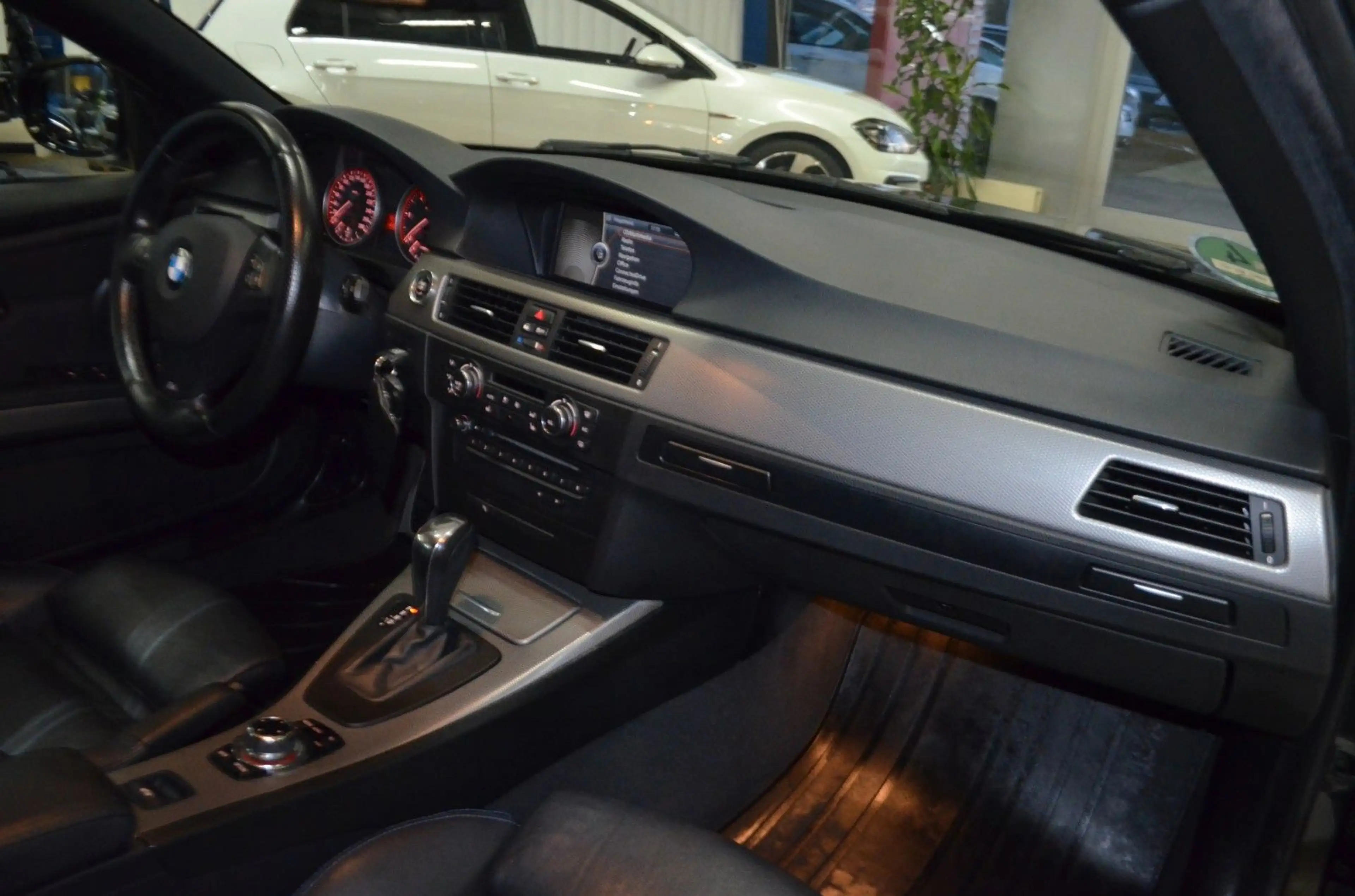 BMW 330 d Cabrio M-PAKET XENON / NAVI / LEDER / PDC — photo 13