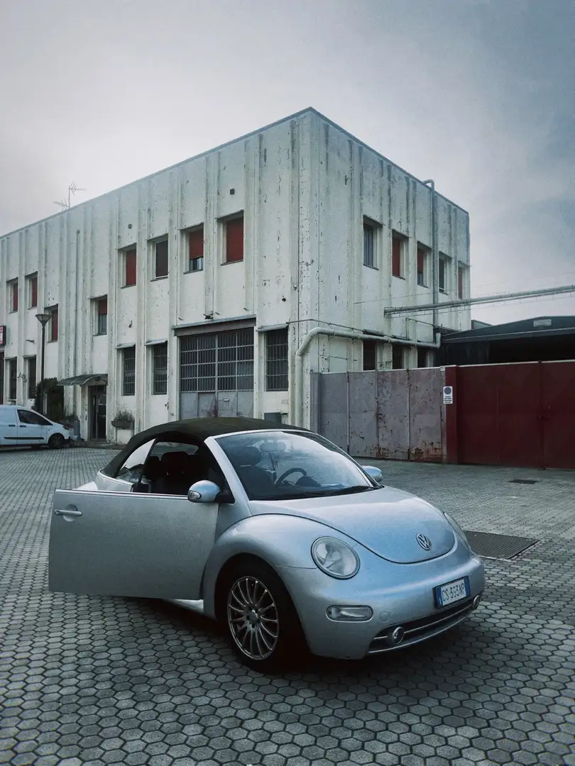 Volkswagen New Beetle Cabriolet 2.0 - 1