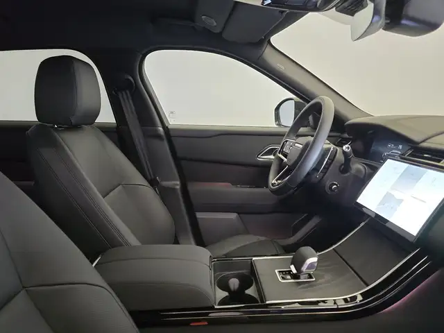 Land Rover Range Rover Velar view 3