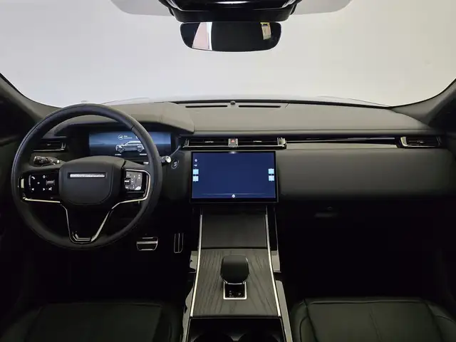 Land Rover Range Rover Velar view 4