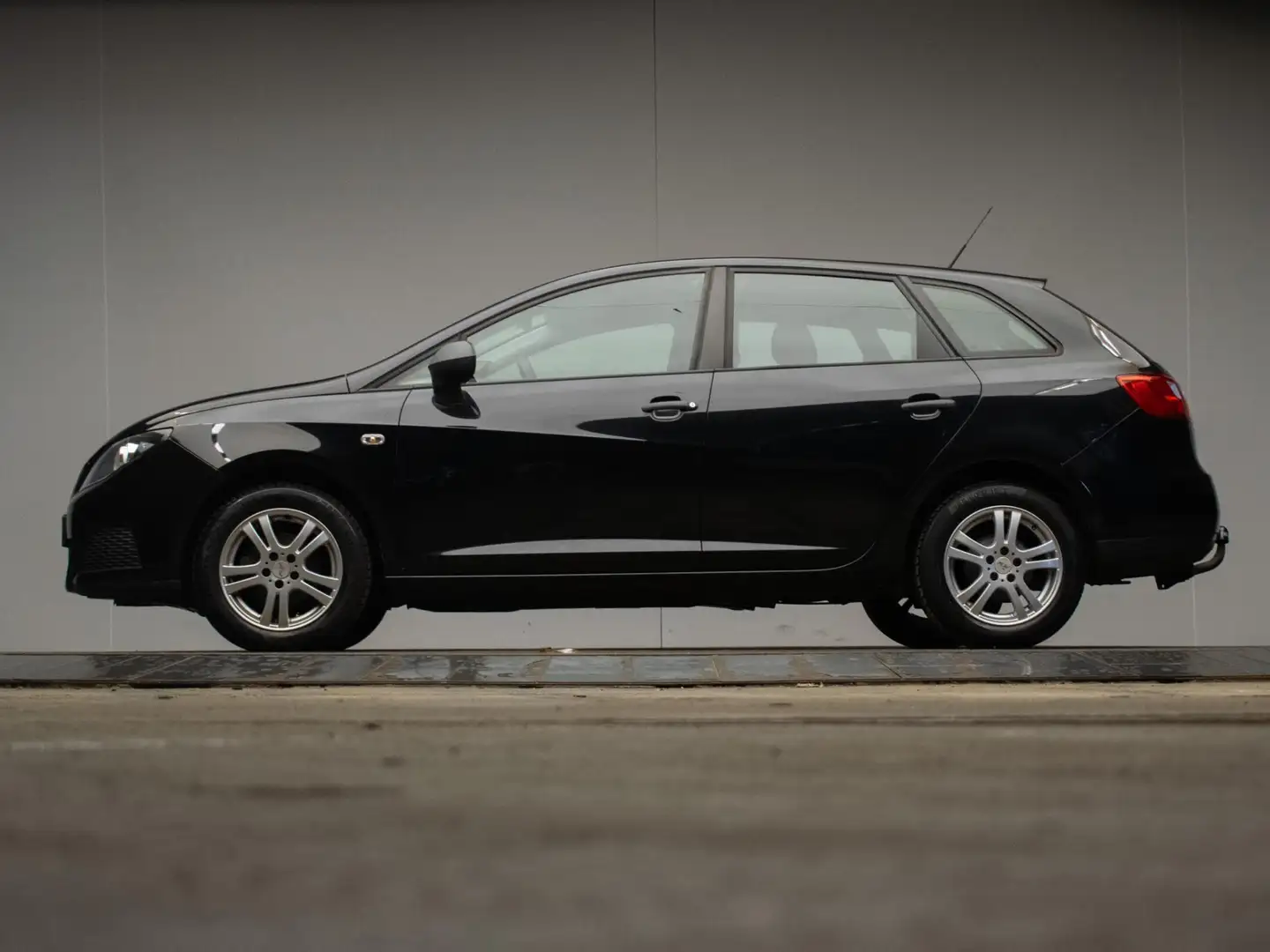 SEAT Ibiza ST 1.2 Club Sport (AIRCO,TREKHAAK,SPORTSTOELEN,LED Zwart - 1