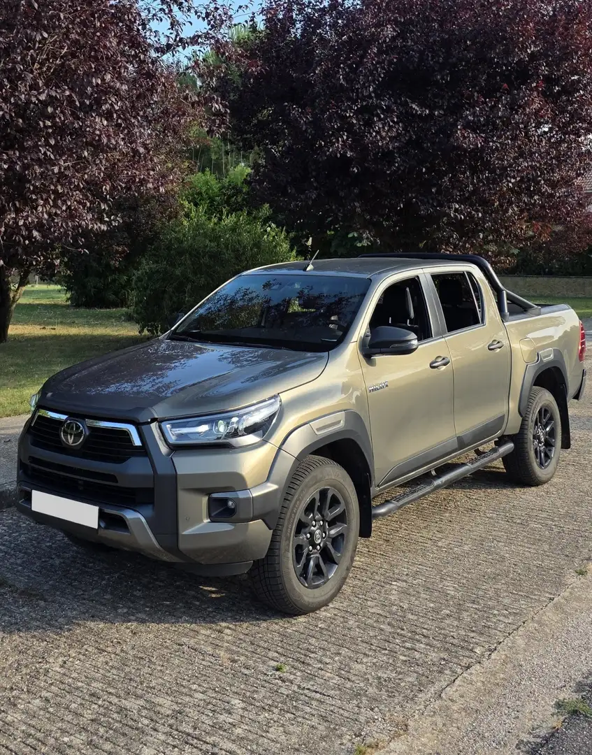 Toyota Hilux Cabina Doble Invincible Aut. - 1