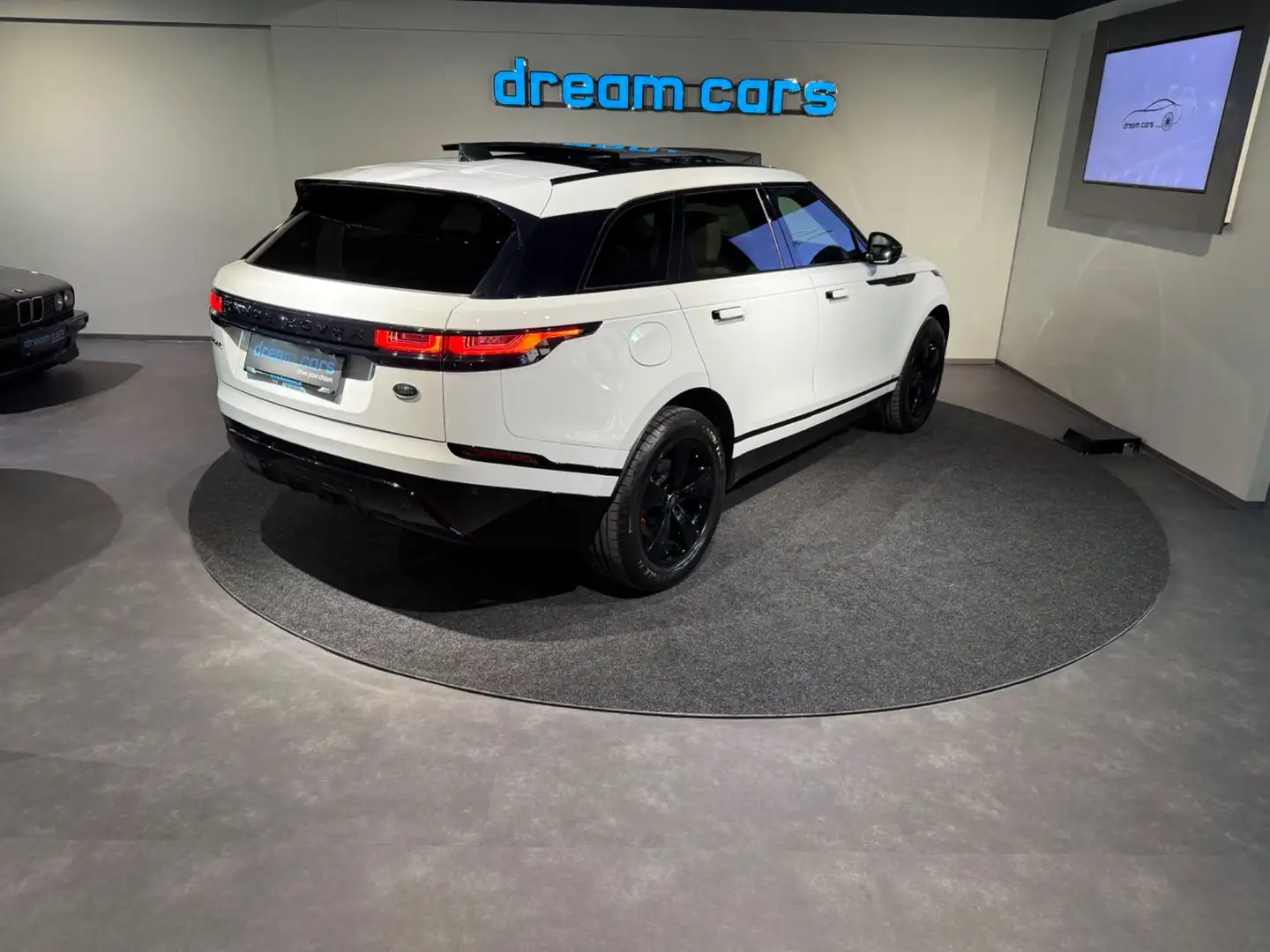 Land Rover Range Rover Velar Allrad R-Dynamic HSE Aut. / PANORAMA / LEDER / N Wit - 2