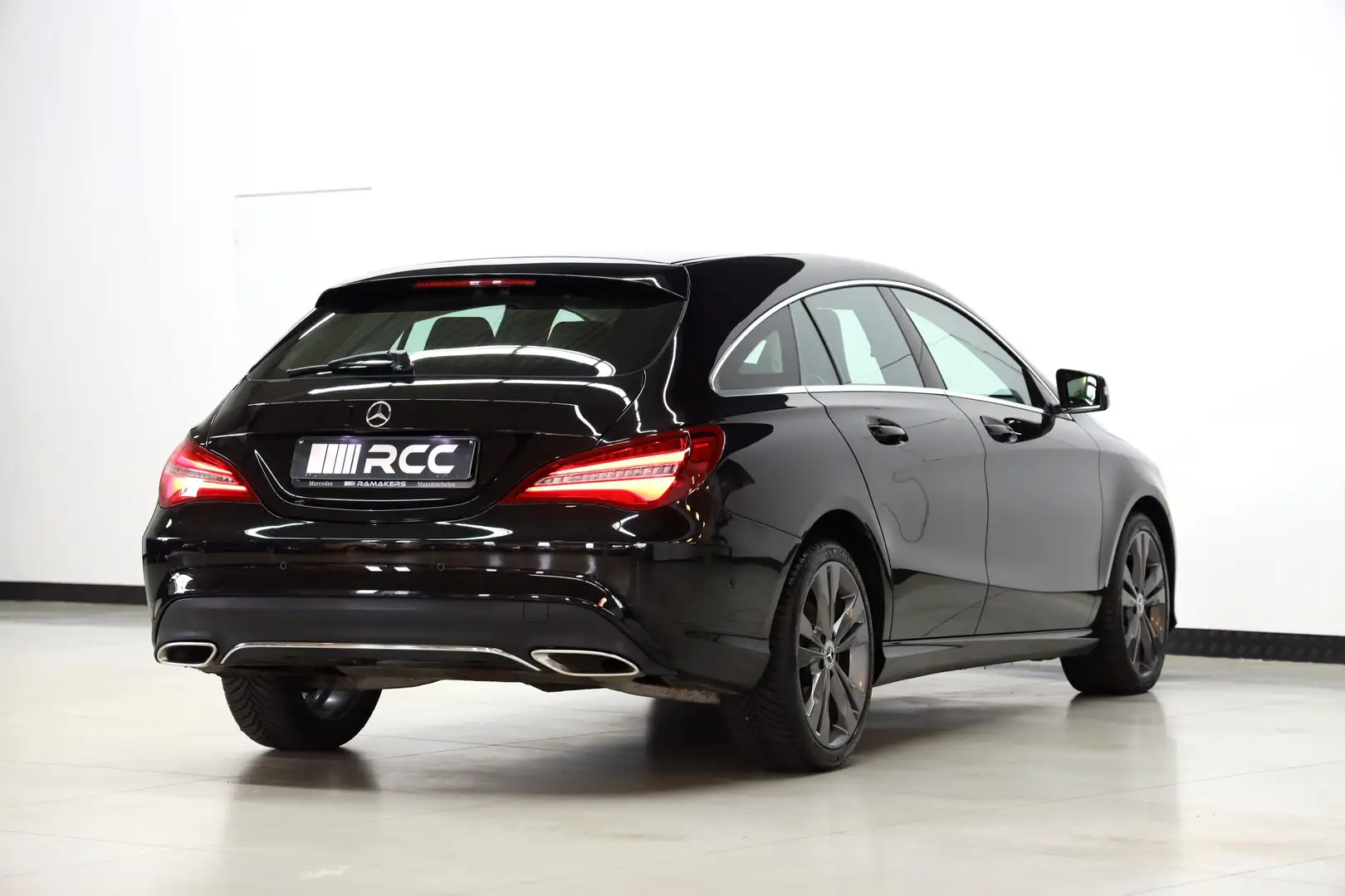 Mercedes-Benz CLA 200 d SB MB-Motor AUTOMAAT Urban LED Camera Navi Zwart - 2