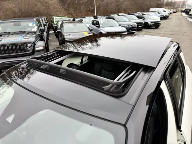Jeep Avenger view 4