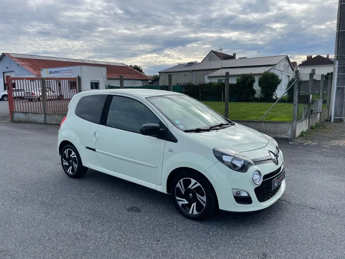 Renault Twingo 1.2 16v 75 cv dynamique garantie 12 mois Jaune - 2