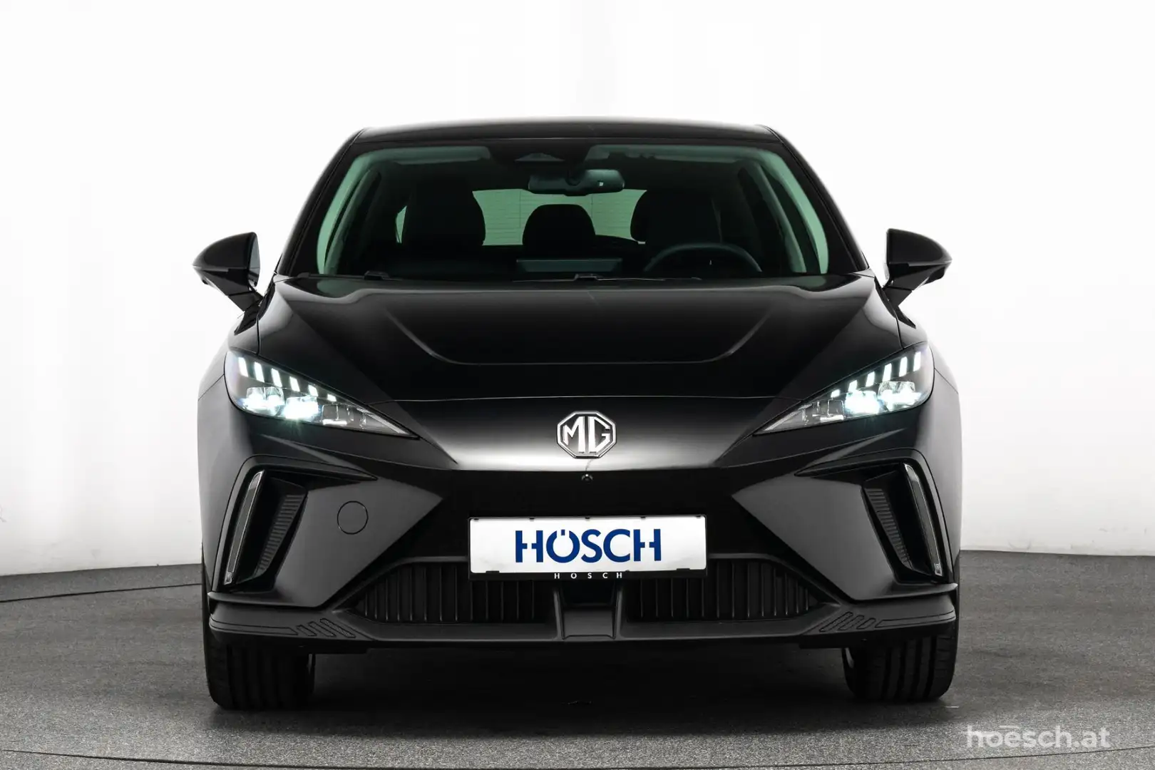MG MG4 64kWh Luxury NEUWAGEN -38% Schwarz - 2