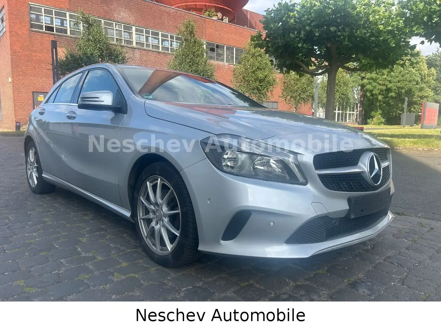 Mercedes-Benz A 200 d Urban LederSportS/Navi/PTS/Alu/2.Hd. Silber - 1