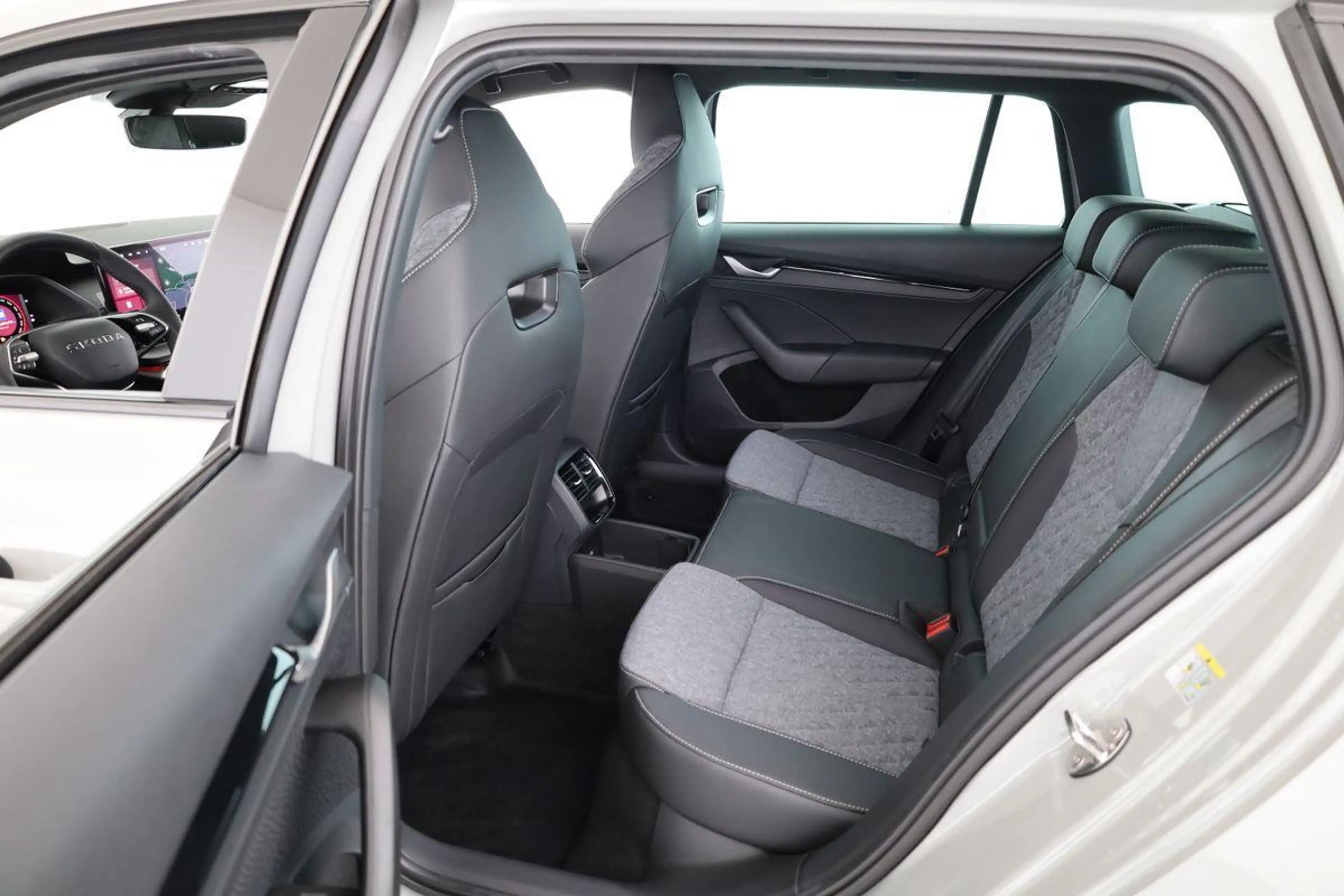 Skoda Octavia Combi 2.0 TDI 110 kW Sportline DSG Sportline, A... — photo 11