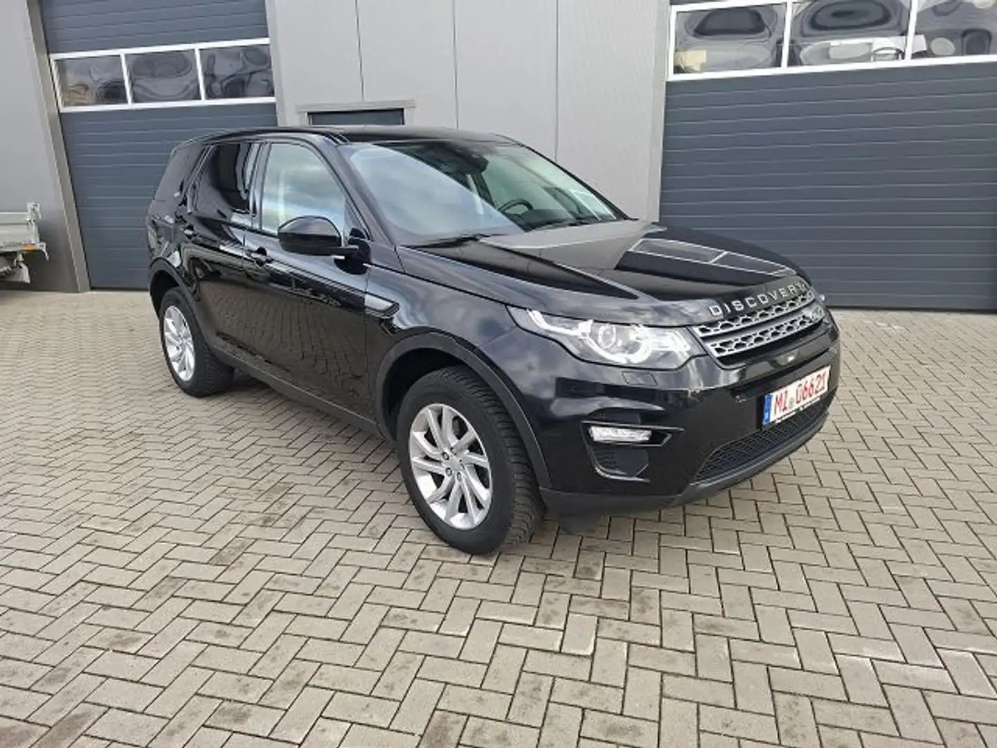 Land Rover Discovery Sport Pure Automatik,Allrad Schwarz - 2