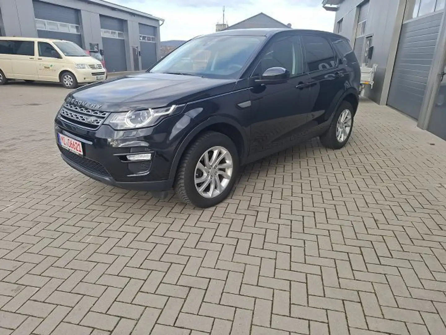 Land Rover Discovery Sport Pure Automatik,Allrad Schwarz - 1