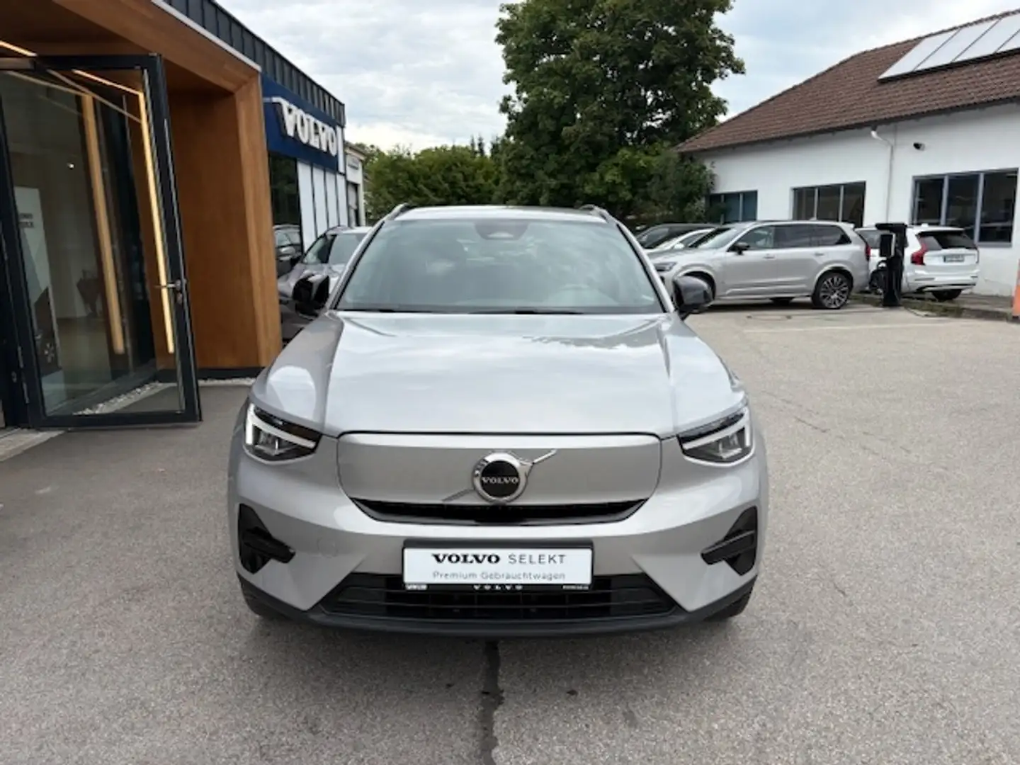 Volvo XC40 Plus Recharge Pure Electric AWD Twin StandHZG AHK Silber - 2