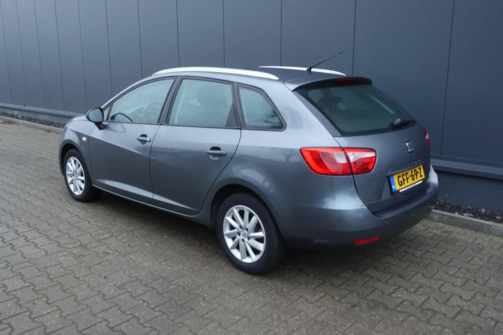 SEAT Ibiza ST 1.2 TSI LEES TEKST Grau - 2