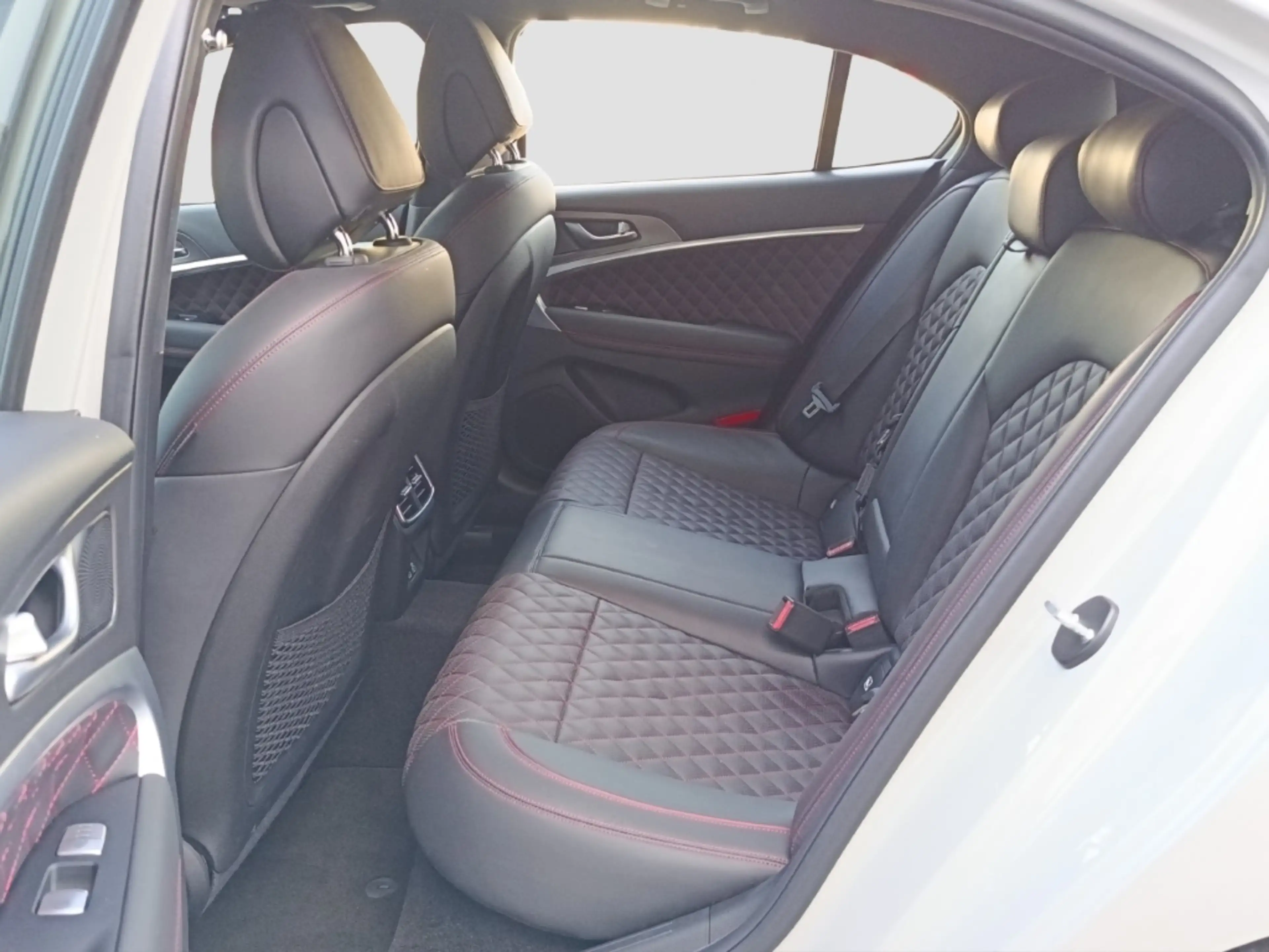Genesis G70 Shooting Brake Sport 2.0 T-GDi HTRAC *LED*LEXICON*CAM*CARPLAY* — photo 8