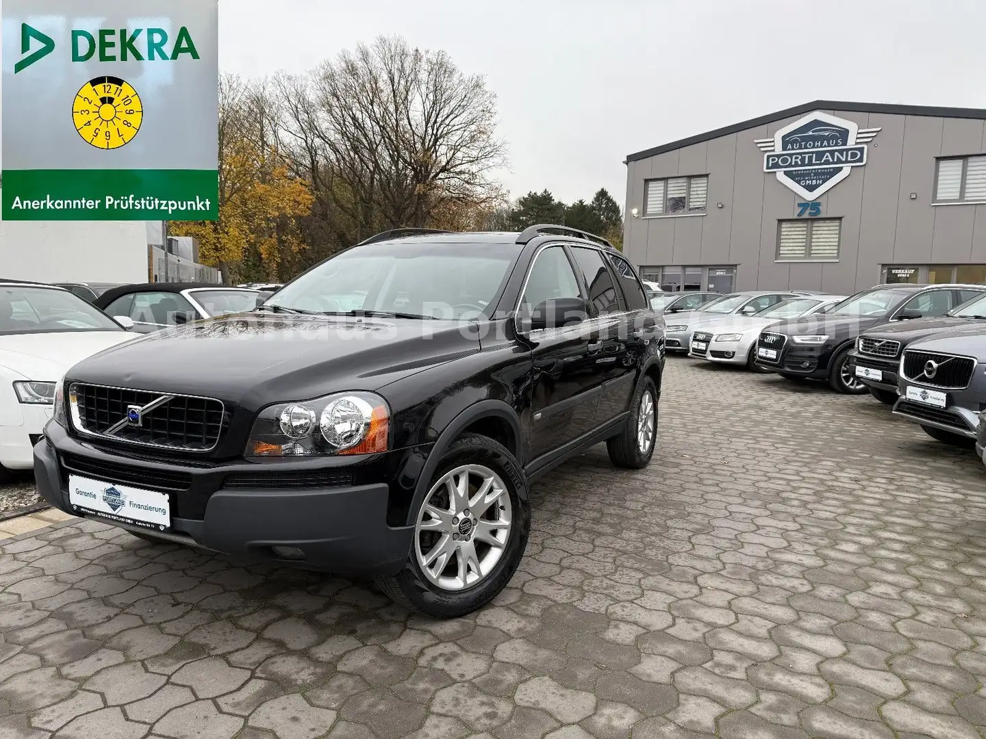 Volvo XC90 2.5 T AWD Momentum/S-Heft/7Sitzer/S-Dach/AH Schwarz - 1