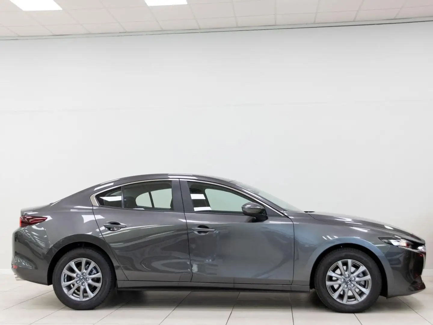 Mazda 3 Sedán 2.5 e-Skyactiv-G Prime-line 103kW Gris - 2