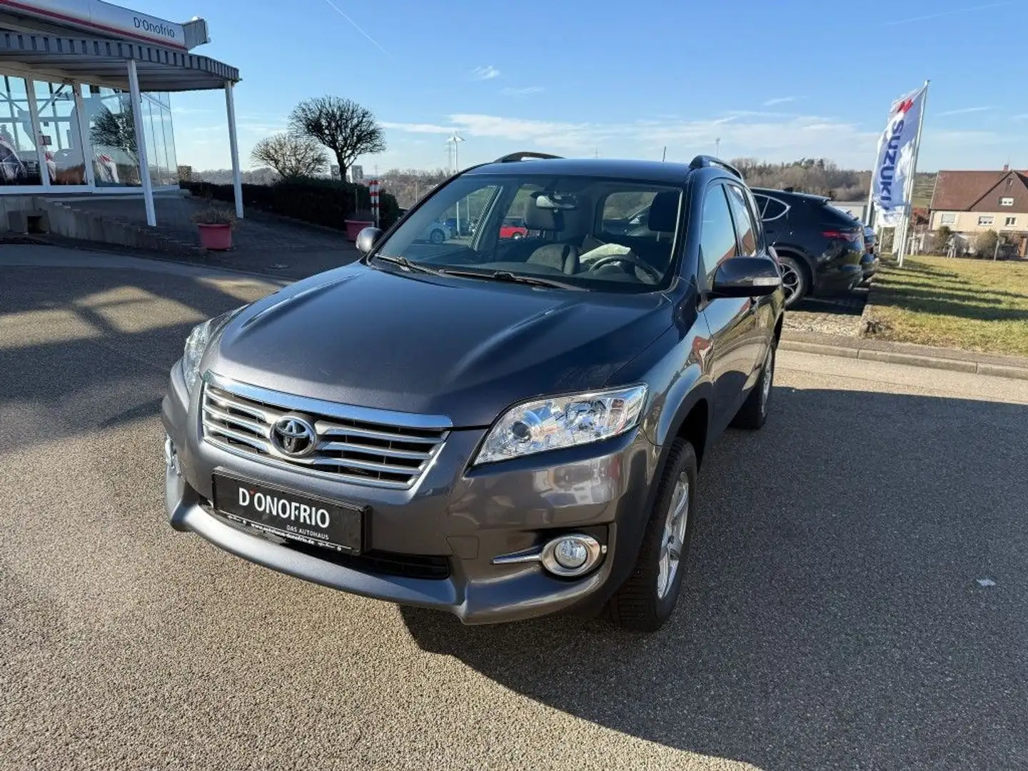 Toyota RAV 4 2.2 D-4D 4x4 aus 1. Hand mit AHK, Diesel - 1