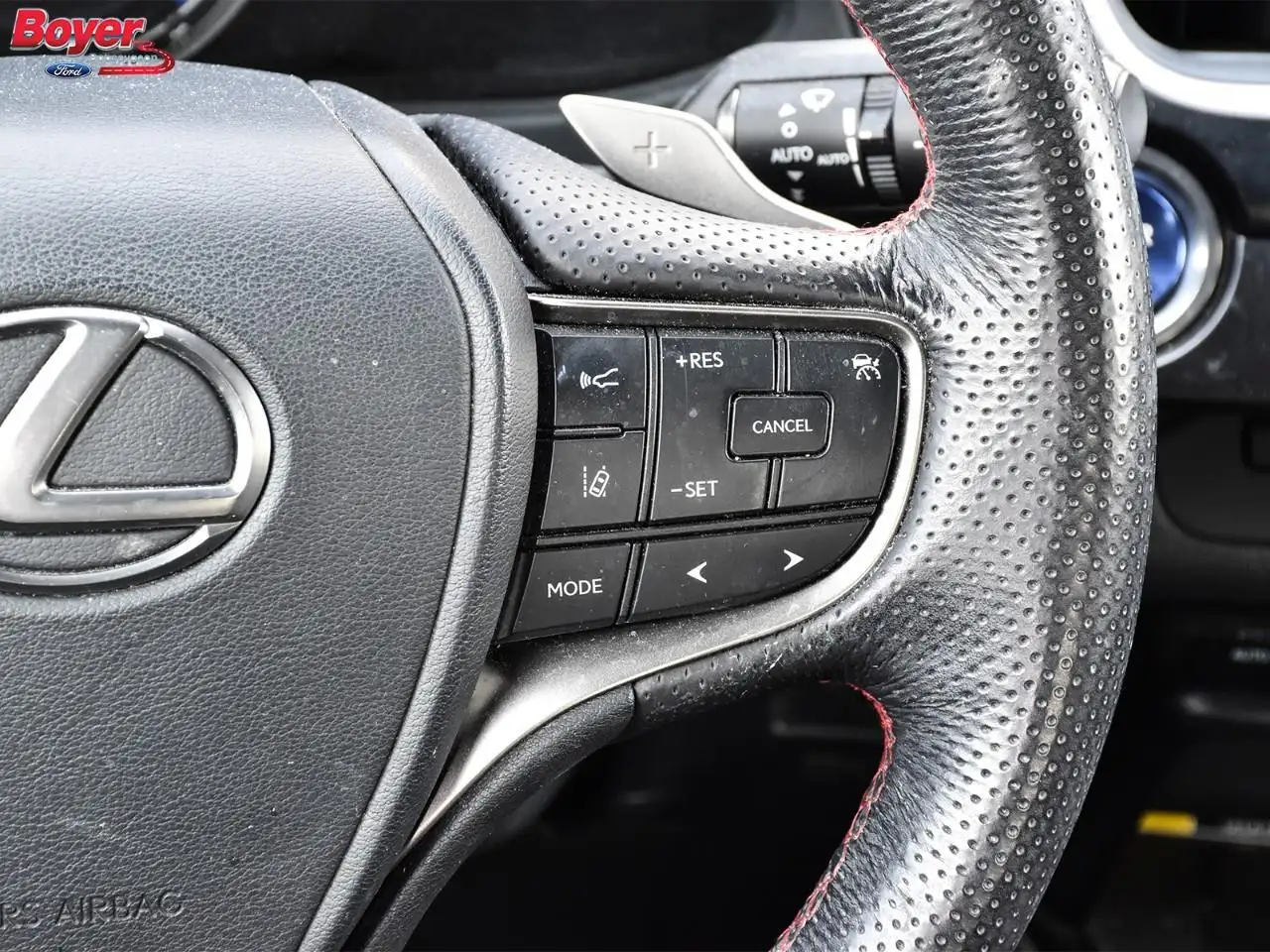 Lexus UX снимка Lexus UX