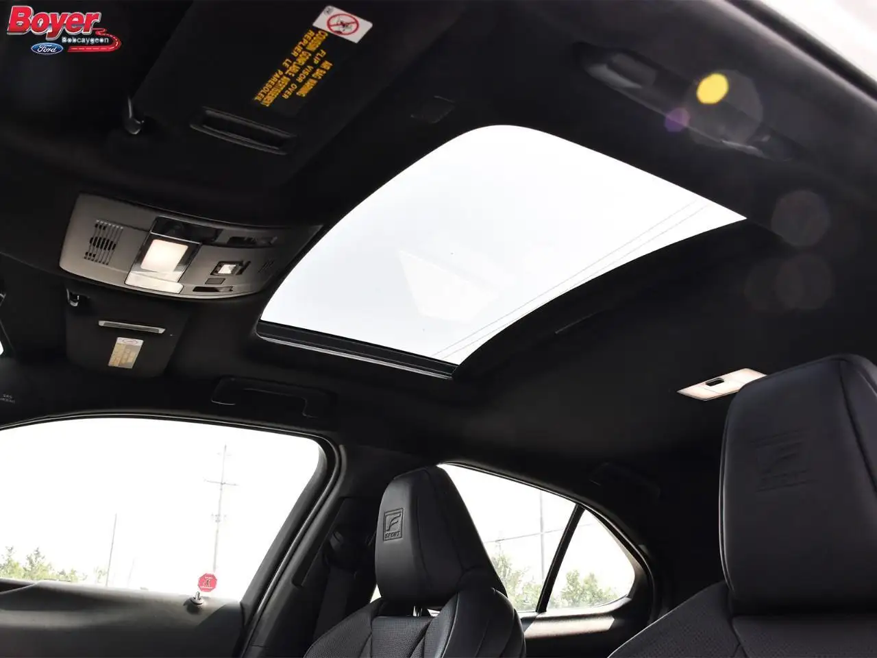 Lexus UX снимка Lexus UX
