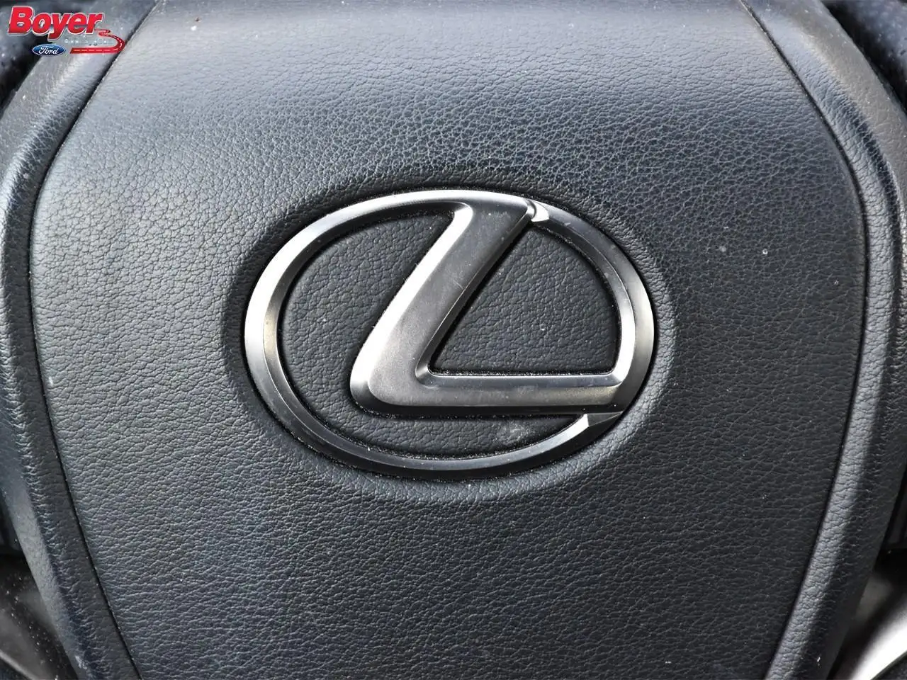 Lexus UX снимка Lexus UX