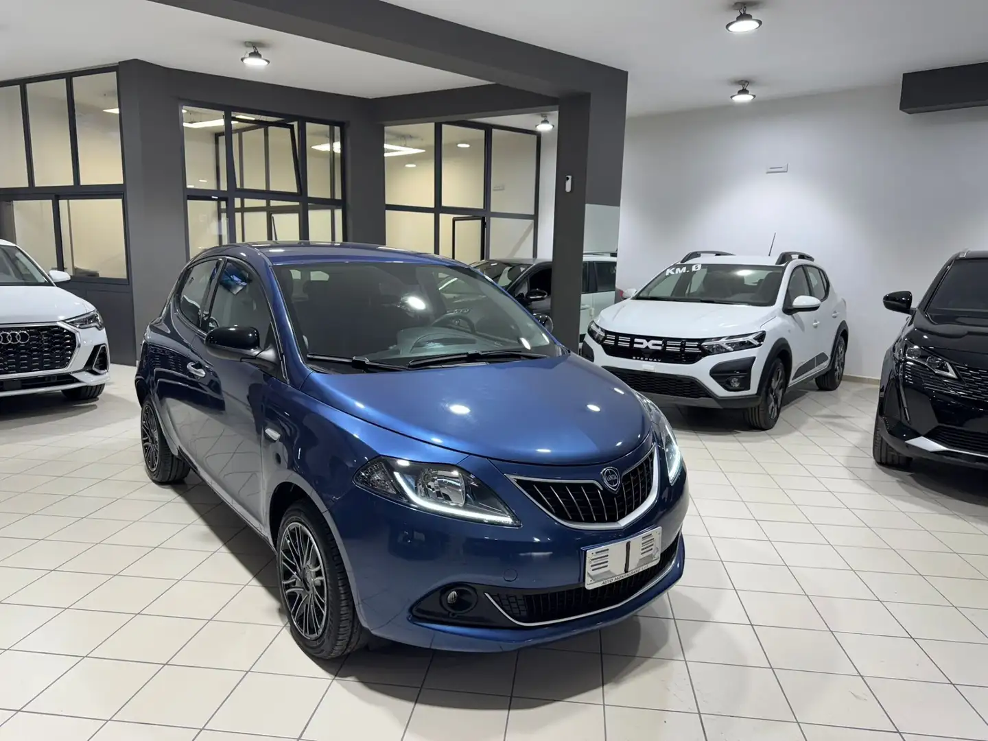 Lancia Ypsilon 1.0 FireFly 5 porte S&S Hybrid Gold Blu/Azzurro - 2